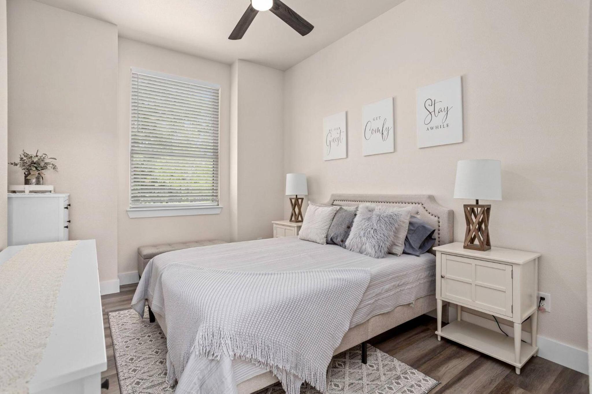 Riverside Luxury A/B, Sleeps 12!