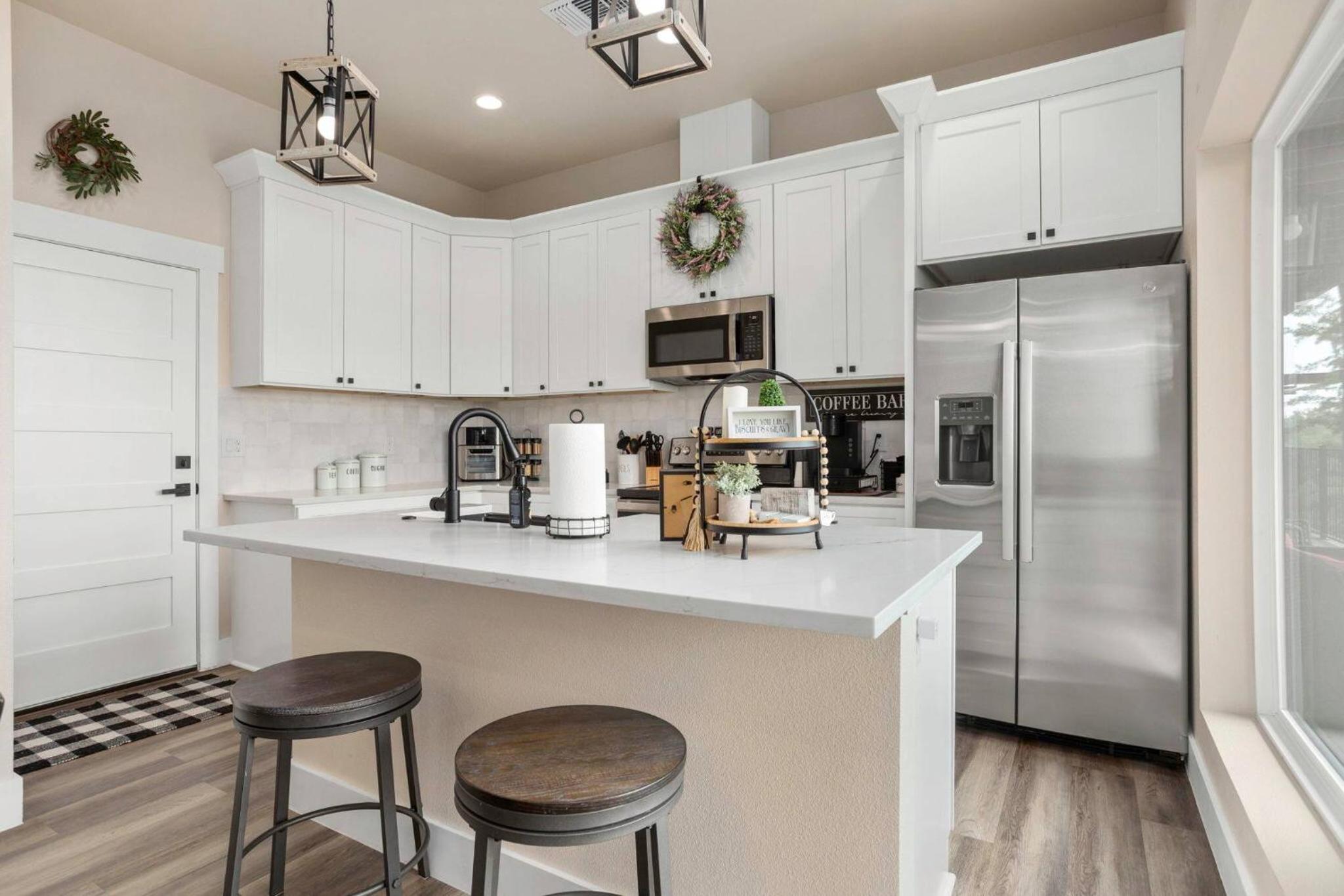 Riverside Luxury A/B, Sleeps 12!