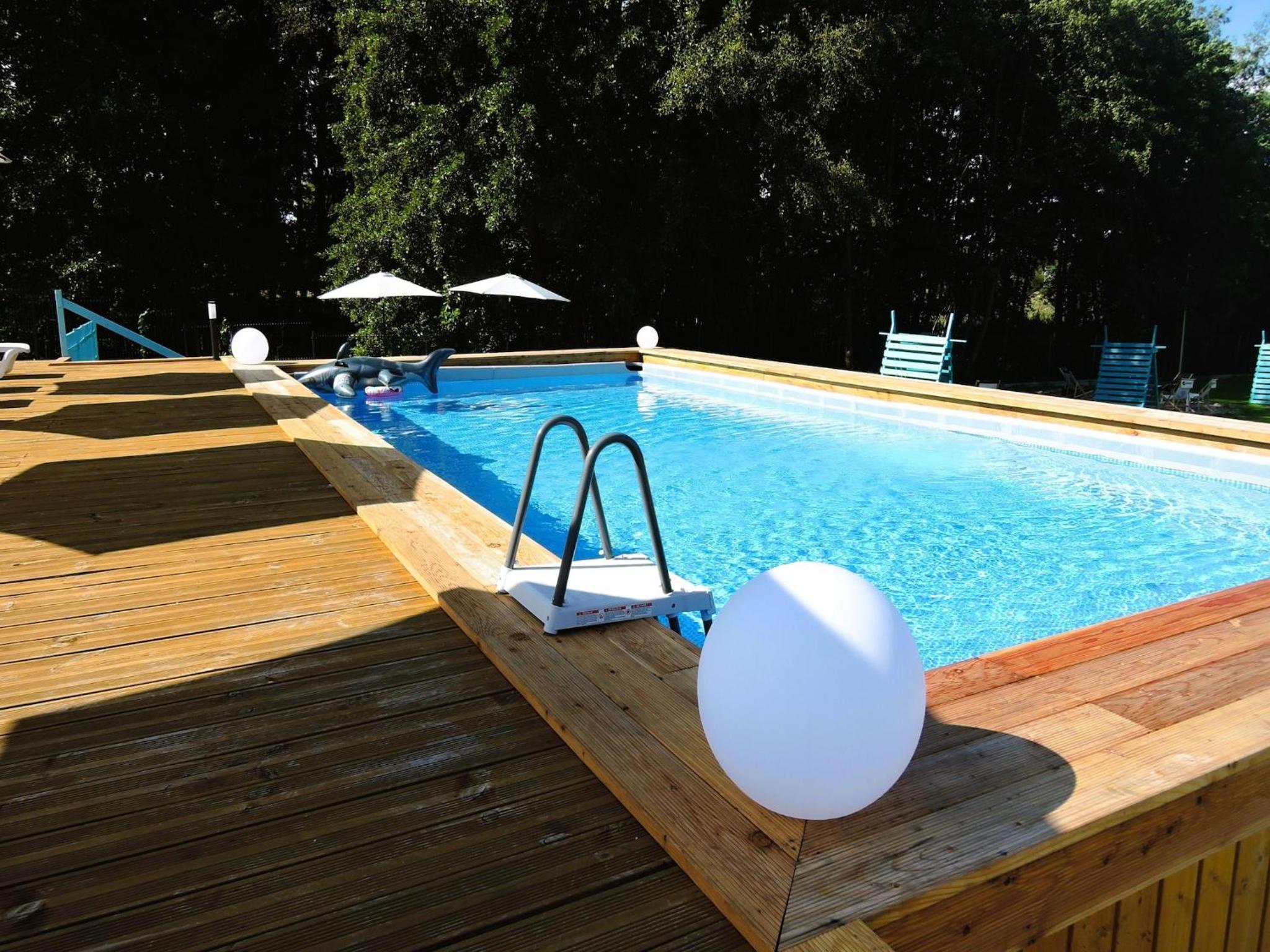 Holiday homes with swimming pool, close to the sea