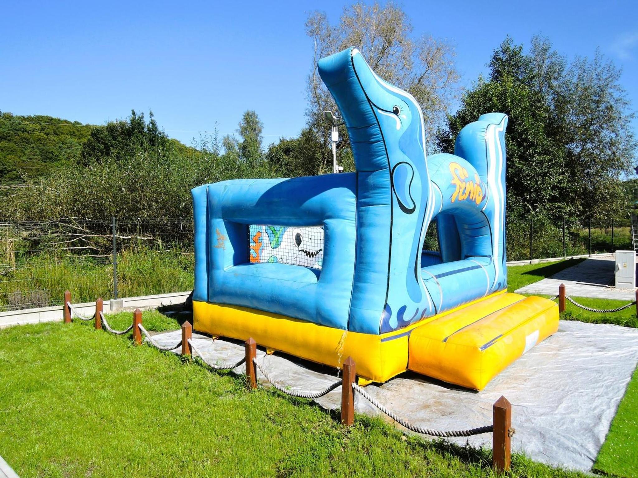 Holiday homes with swimming pool, close to the sea