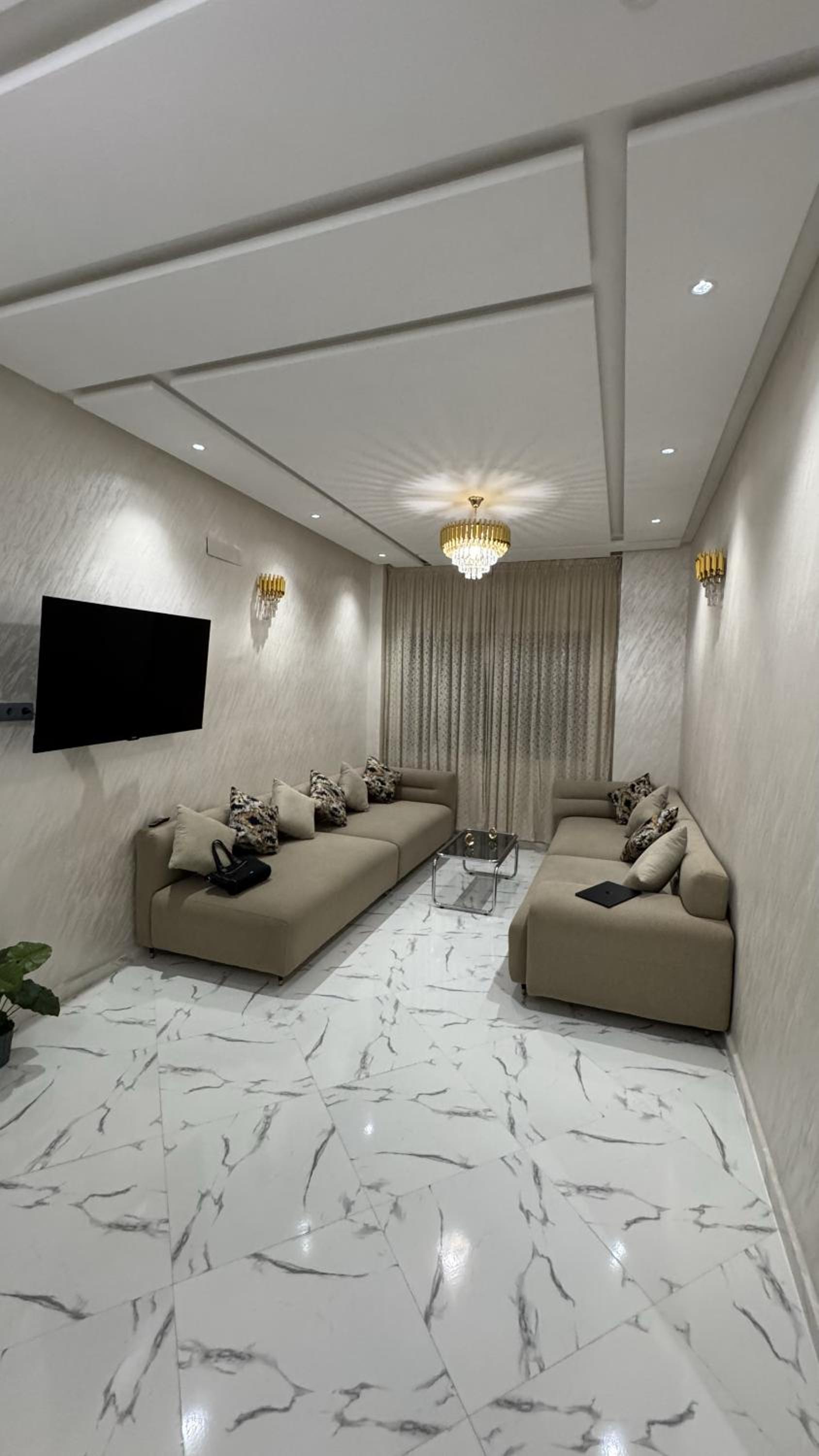 Calm Elegant Apartment City Center with Garage