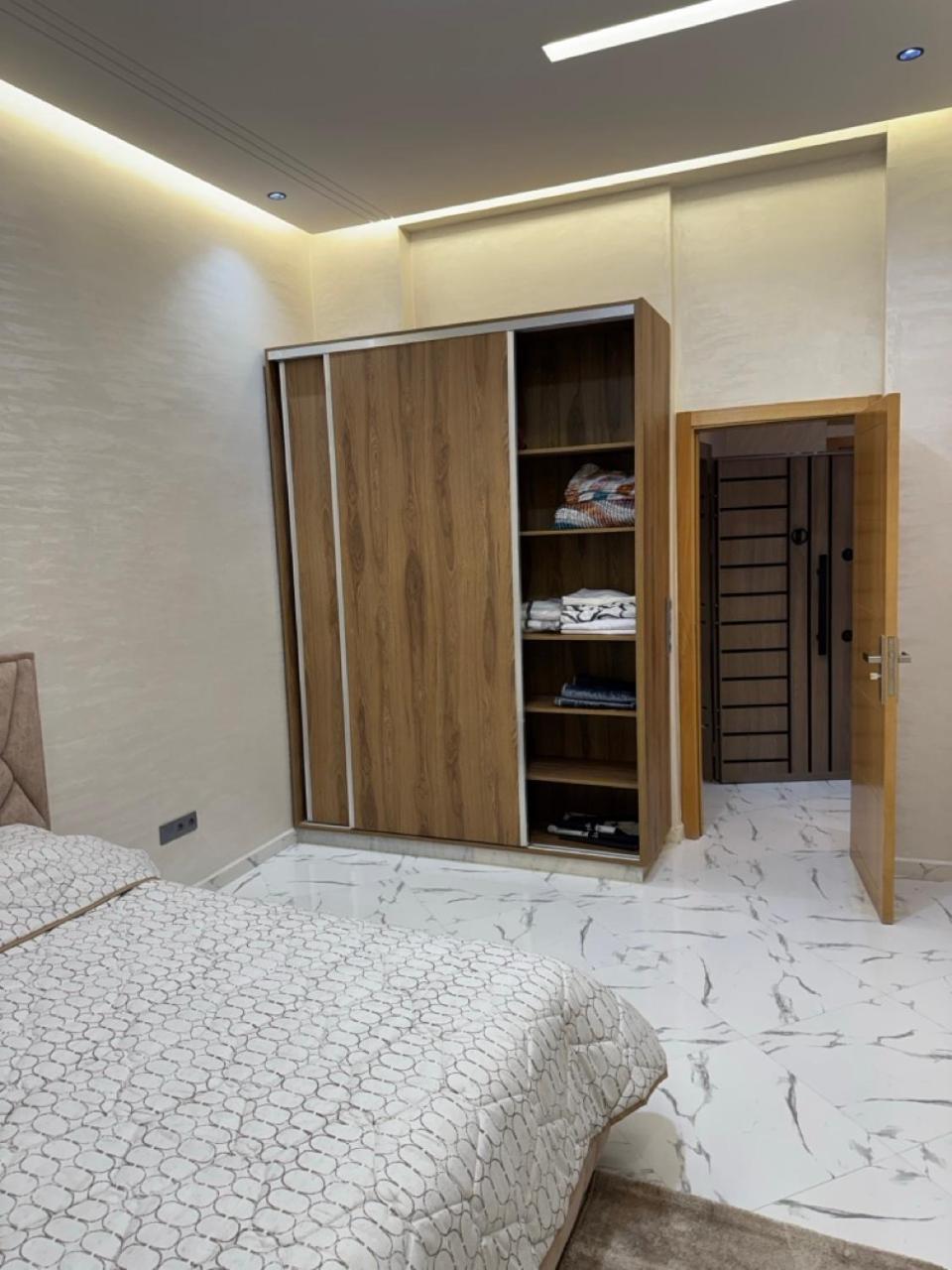 Calm Elegant Apartment City Center with Garage
