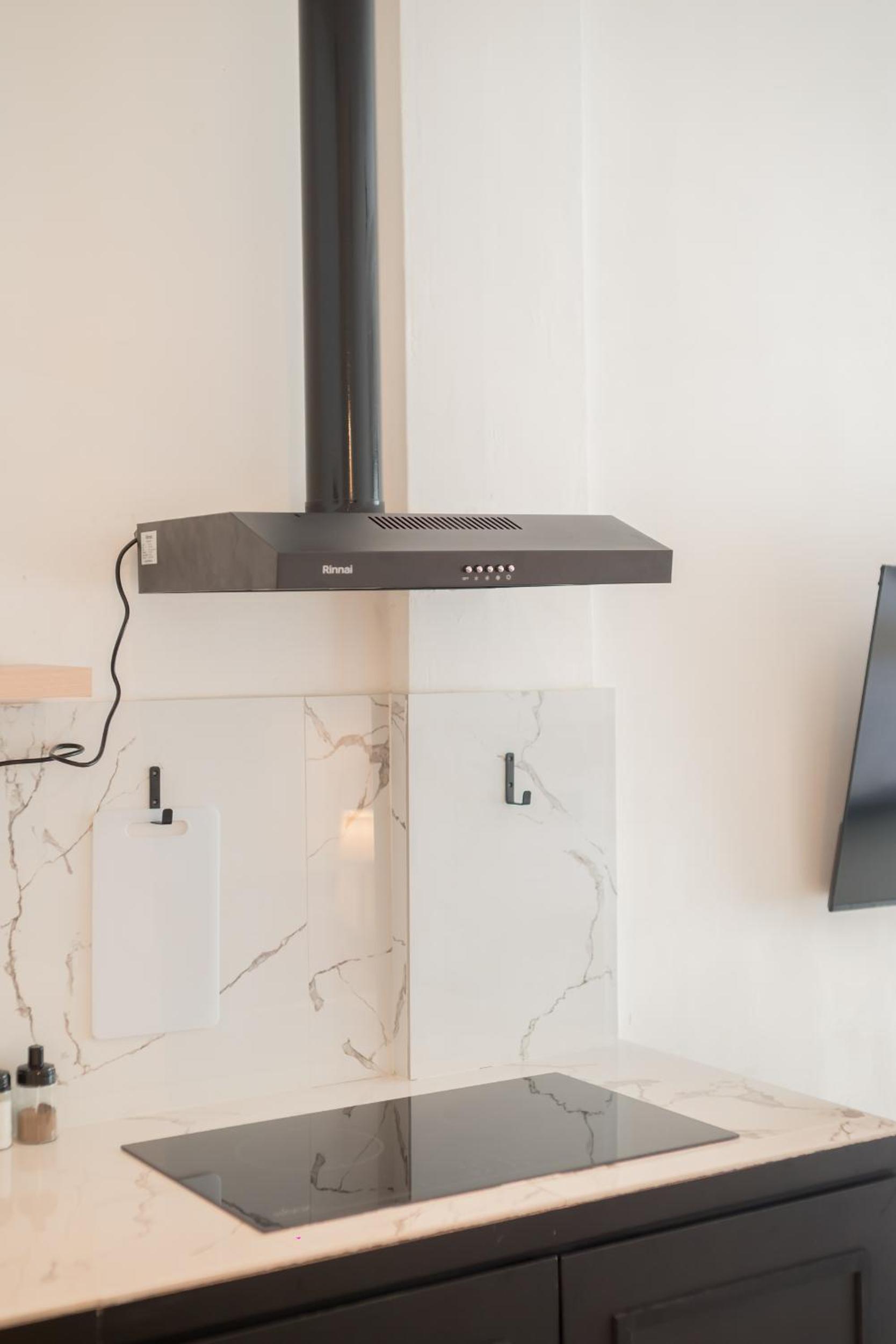 Minimalist Modern Studio at Central District 3B !