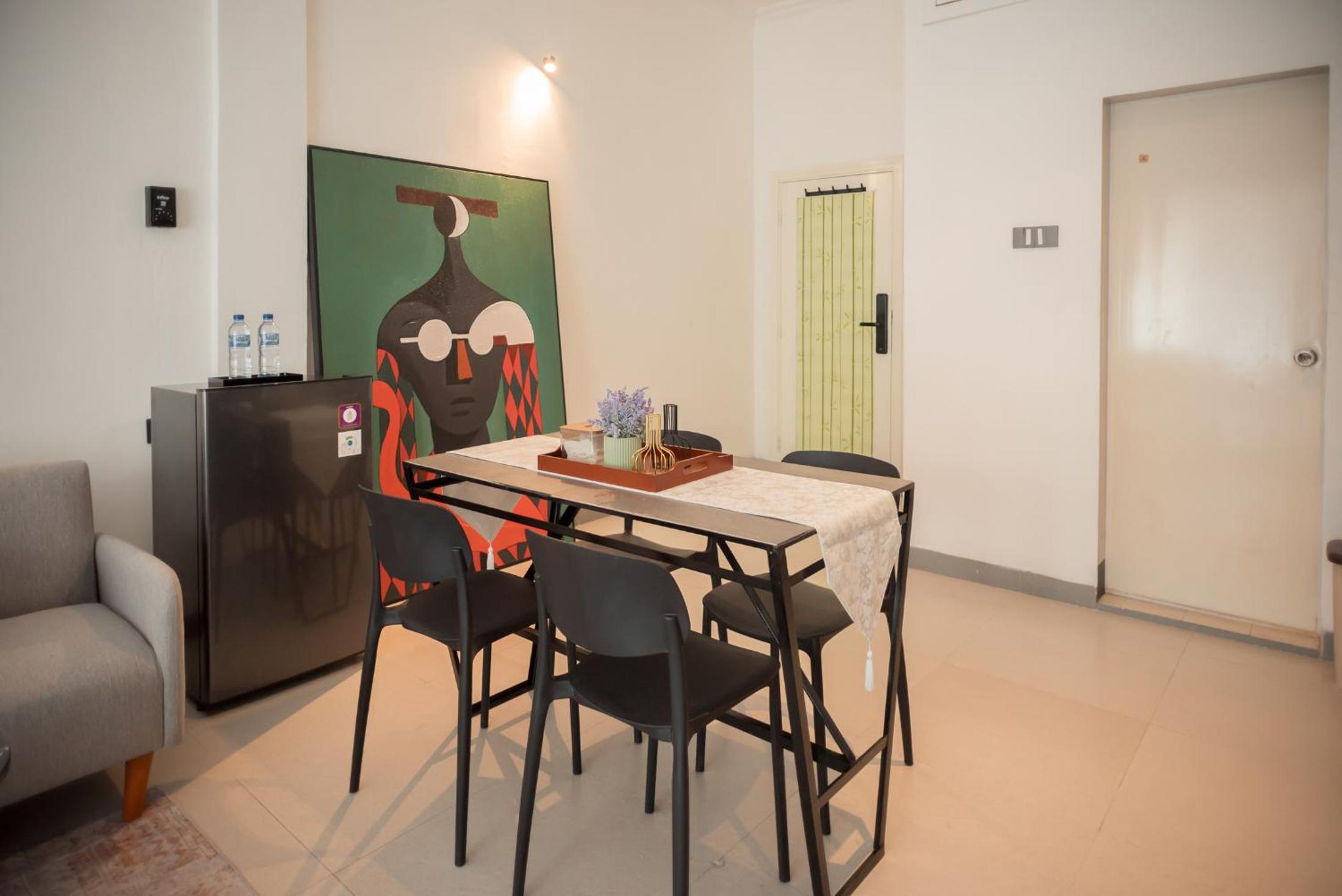Minimalist Modern Studio at Central District 3B !