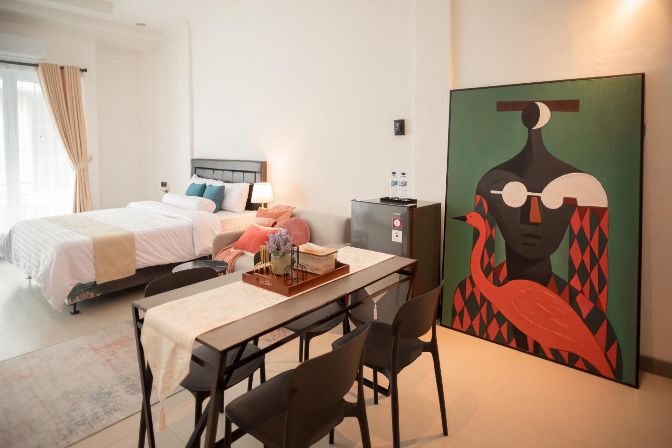 Minimalist Modern Studio at Central District 3B !