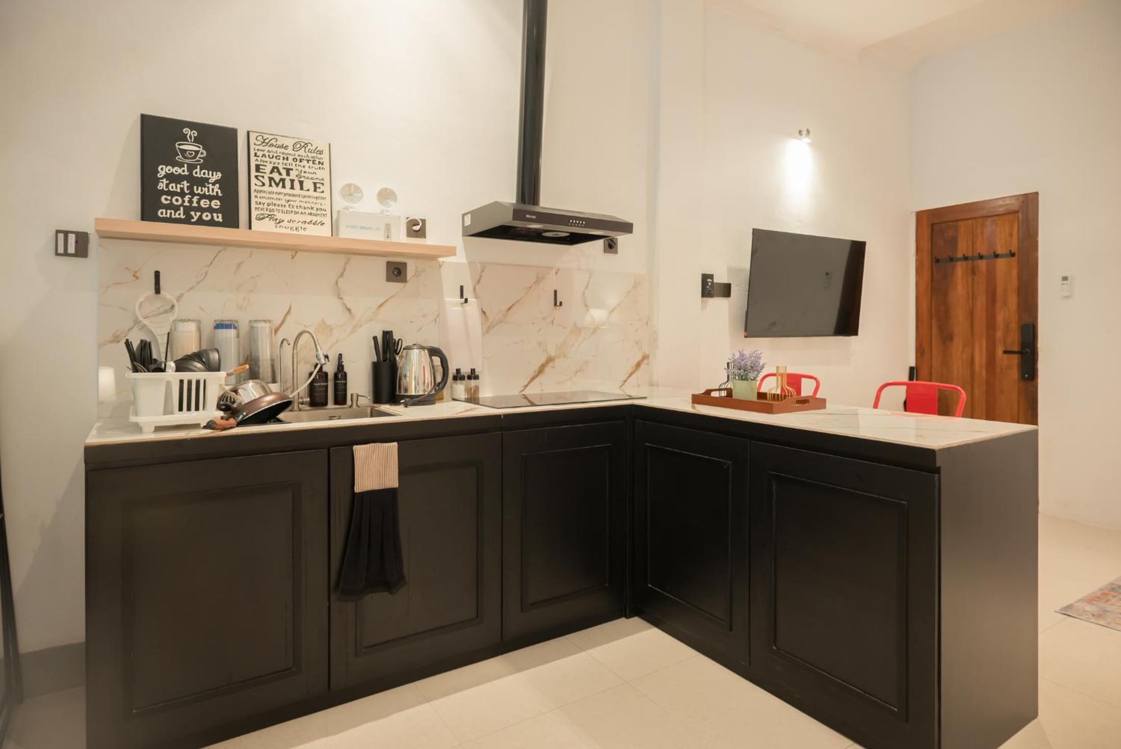 Contemporary Design Central District Studio 2B !