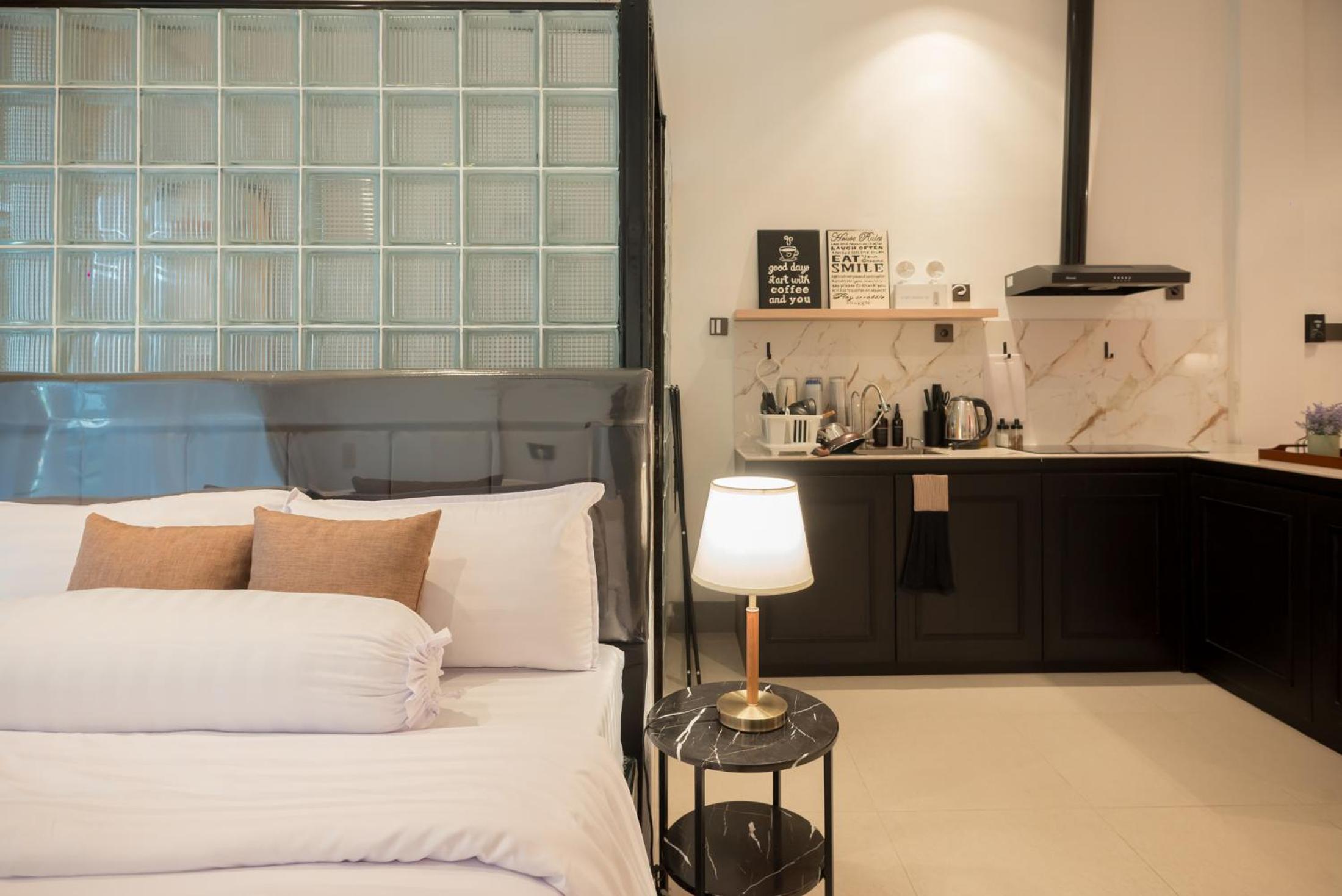 Contemporary Design Central District Studio 2B !