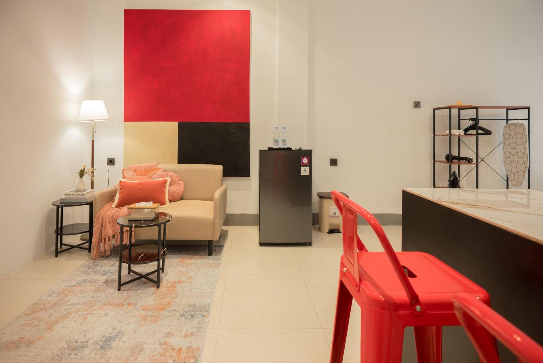Contemporary Design Central District Studio 2B !