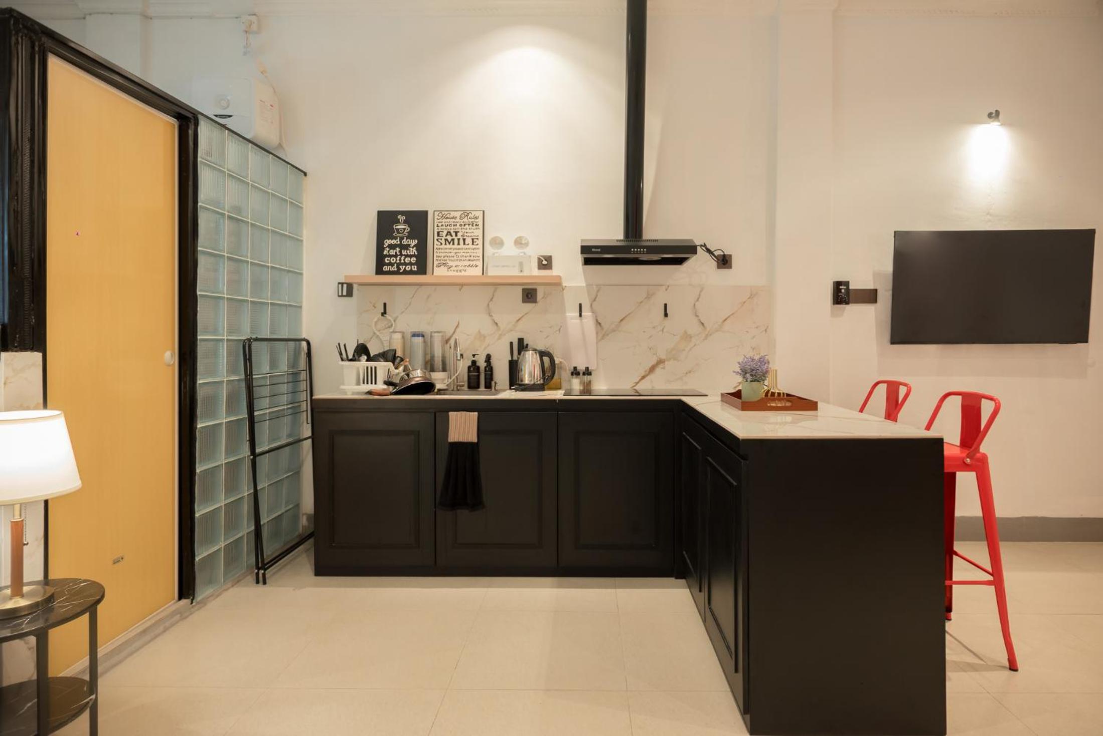 Contemporary Design Central District Studio 2B !