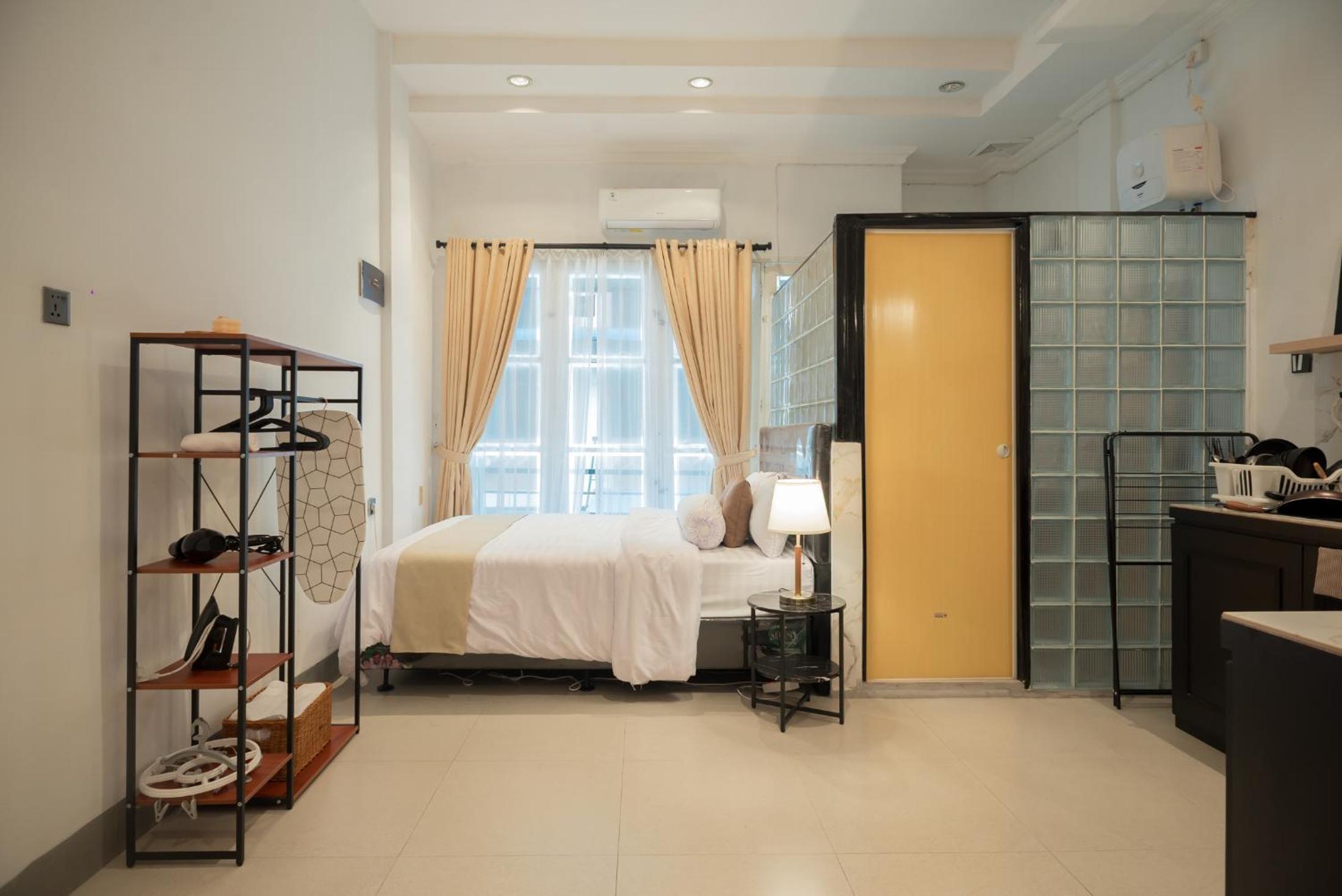 Contemporary Design Central District Studio 2B !