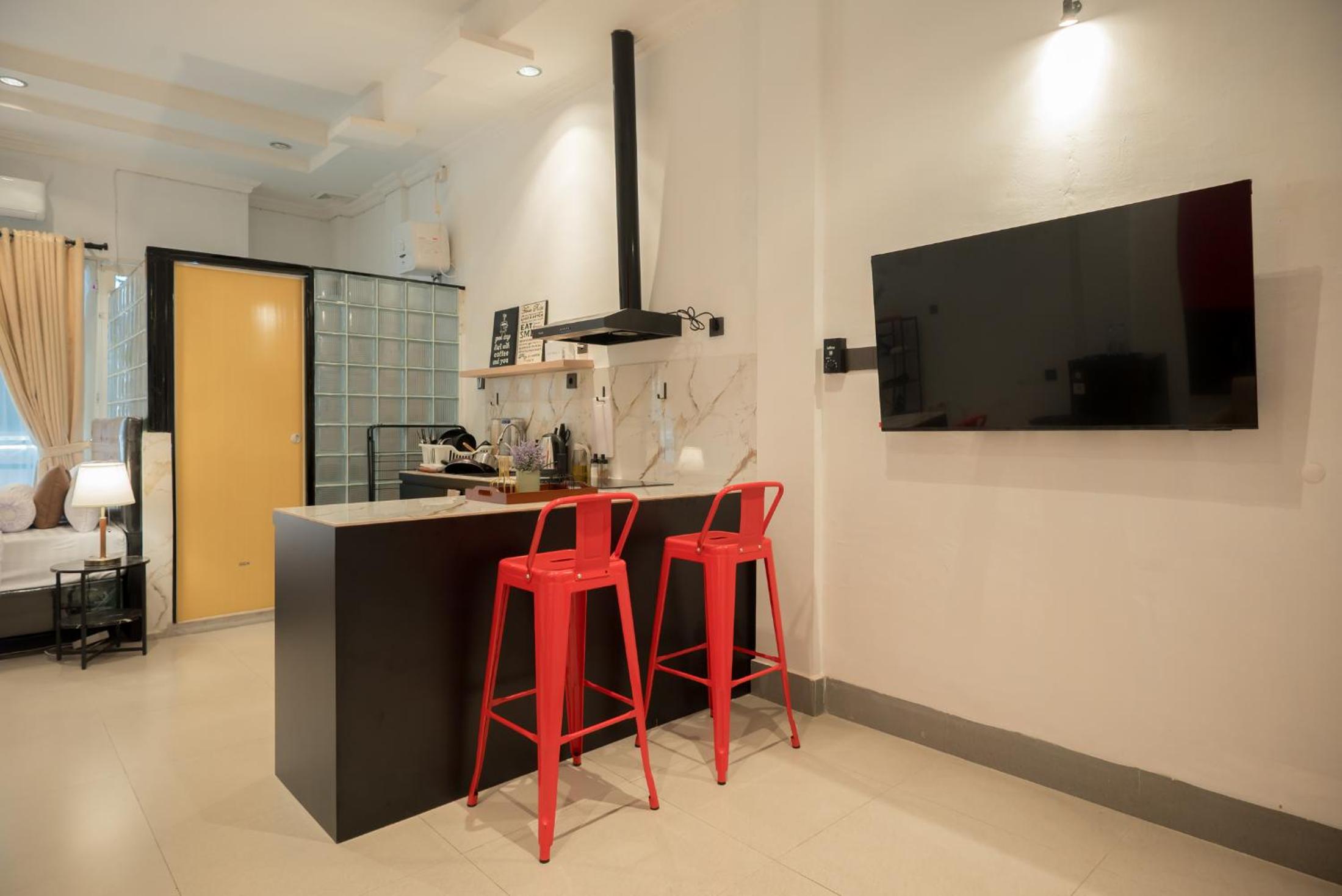 Contemporary Design Central District Studio 2B !
