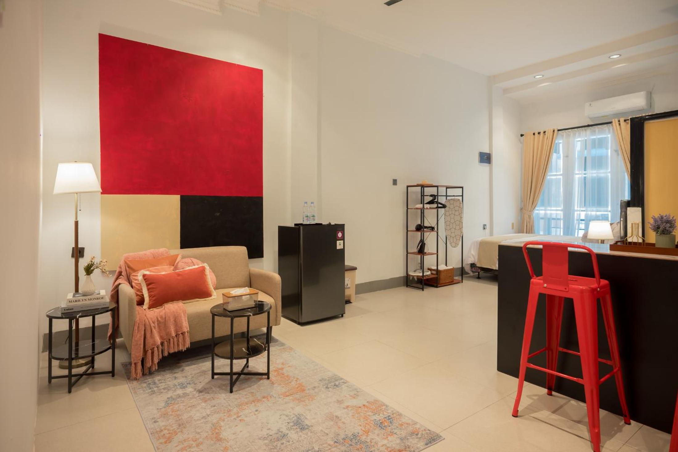 Contemporary Design Central District Studio 2B !