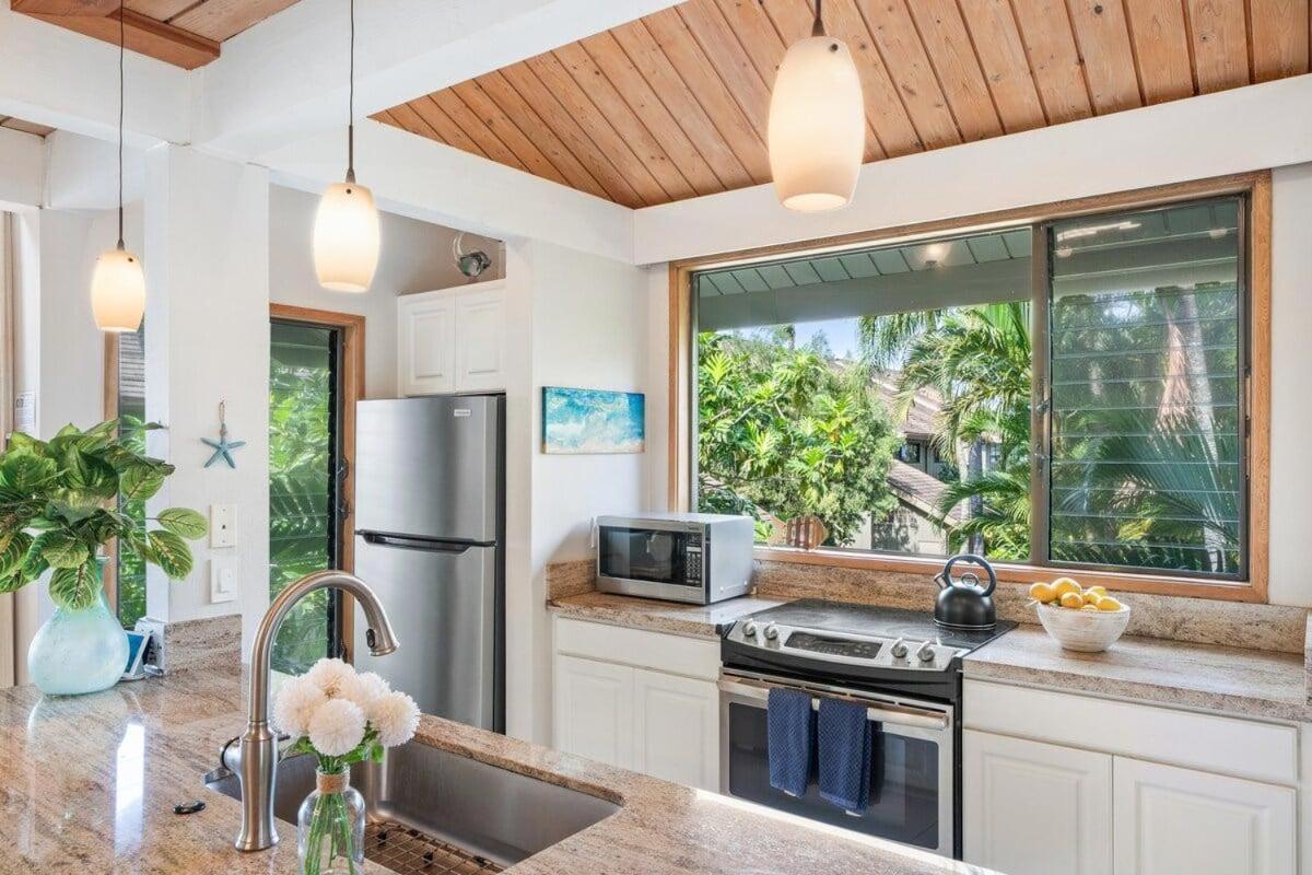 Kahana Village 17 · KHV 17 Spacious 2BD Condo w Oceanviews and S