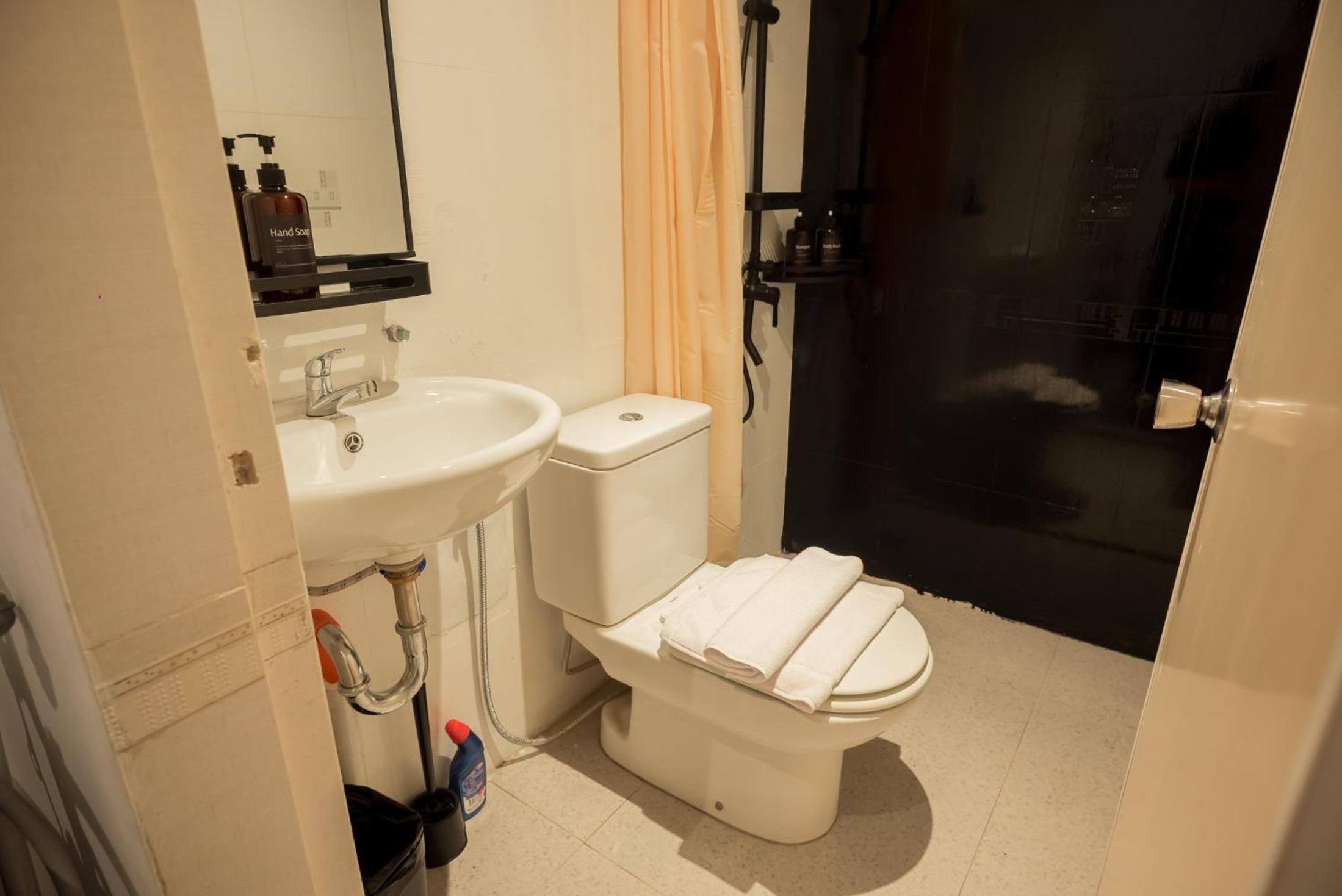 Cozy Central District Loft Style Studio 2A !