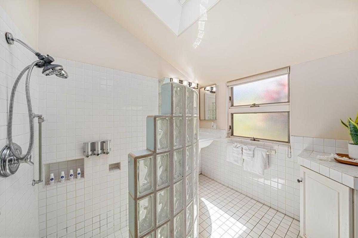 International Colony Club 43 · ICC 43 Spacious 2BD Cottage Walk