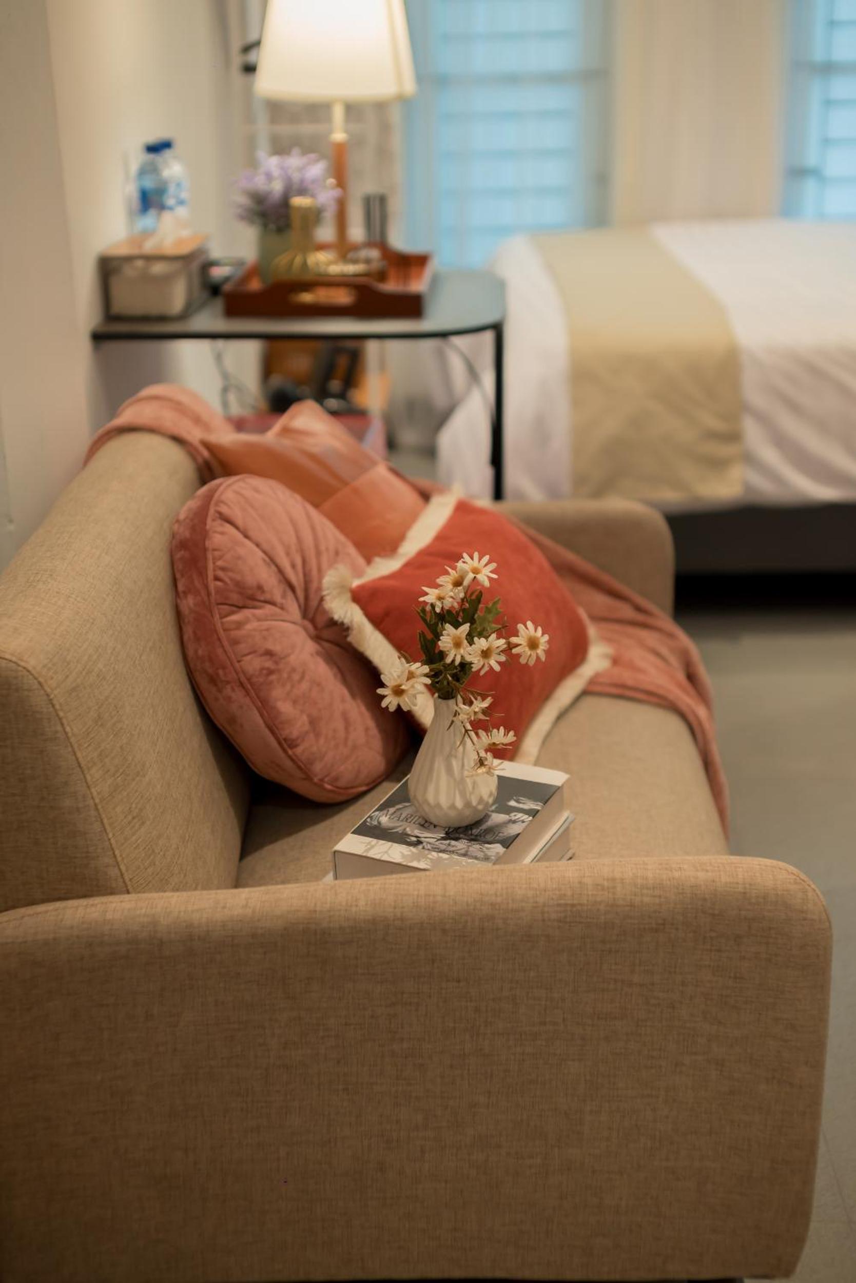 Cozy Central District Loft Style Studio 2A !
