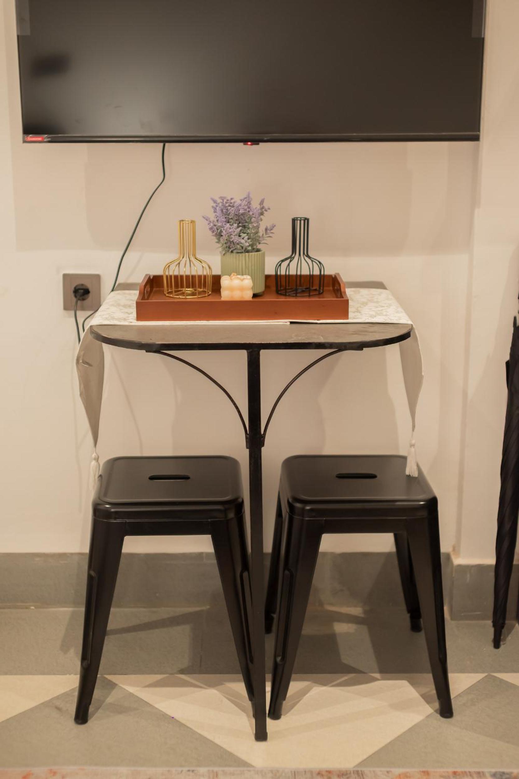 Central District Loft Style Studio 1B !