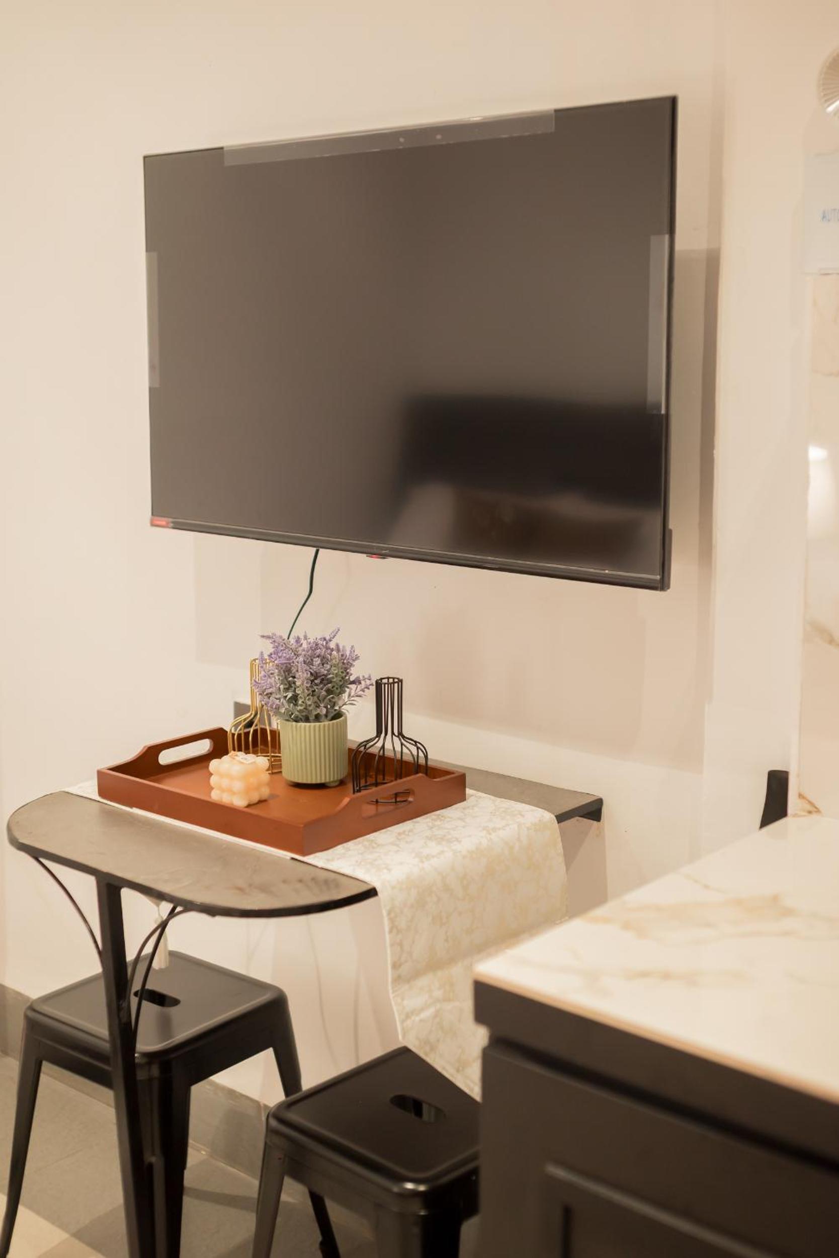 Central District Loft Style Studio 1B !