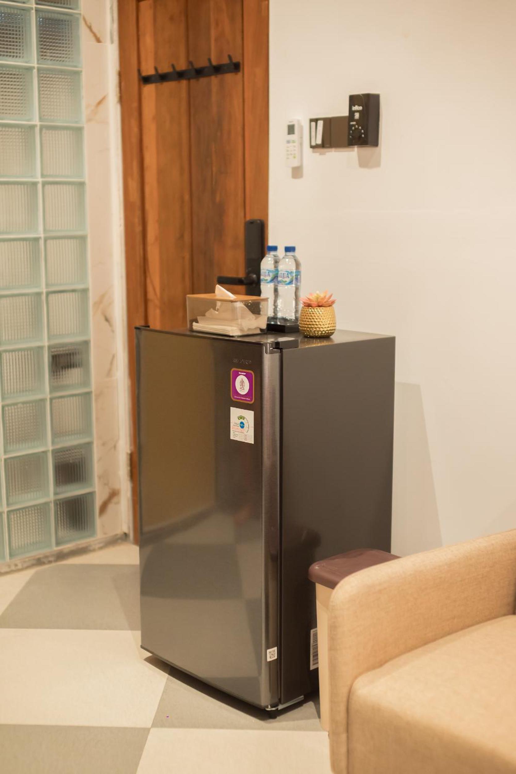 Central District Loft Style Studio 1B !