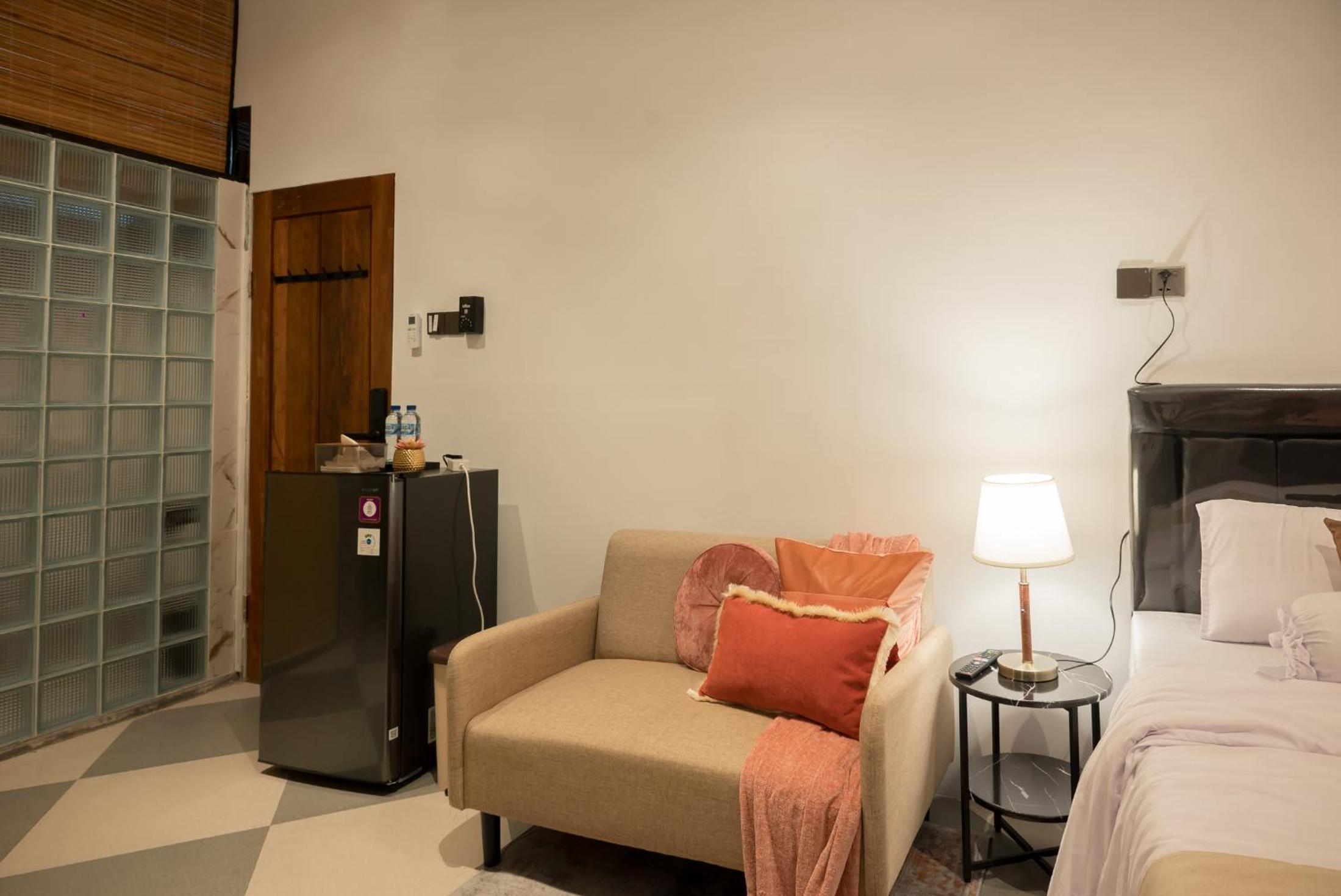 Central District Loft Style Studio 1B !