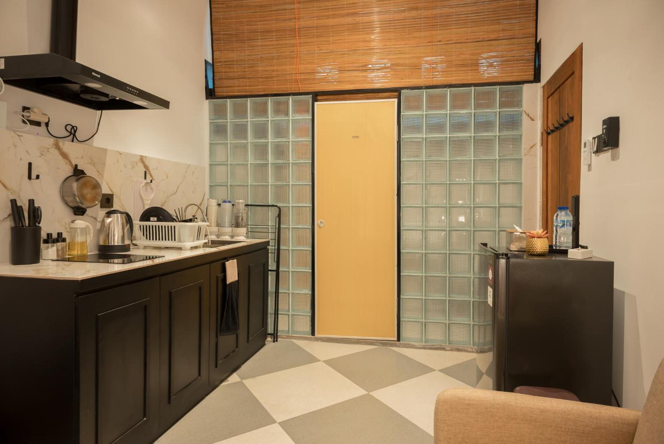 Central District Loft Style Studio 1B !