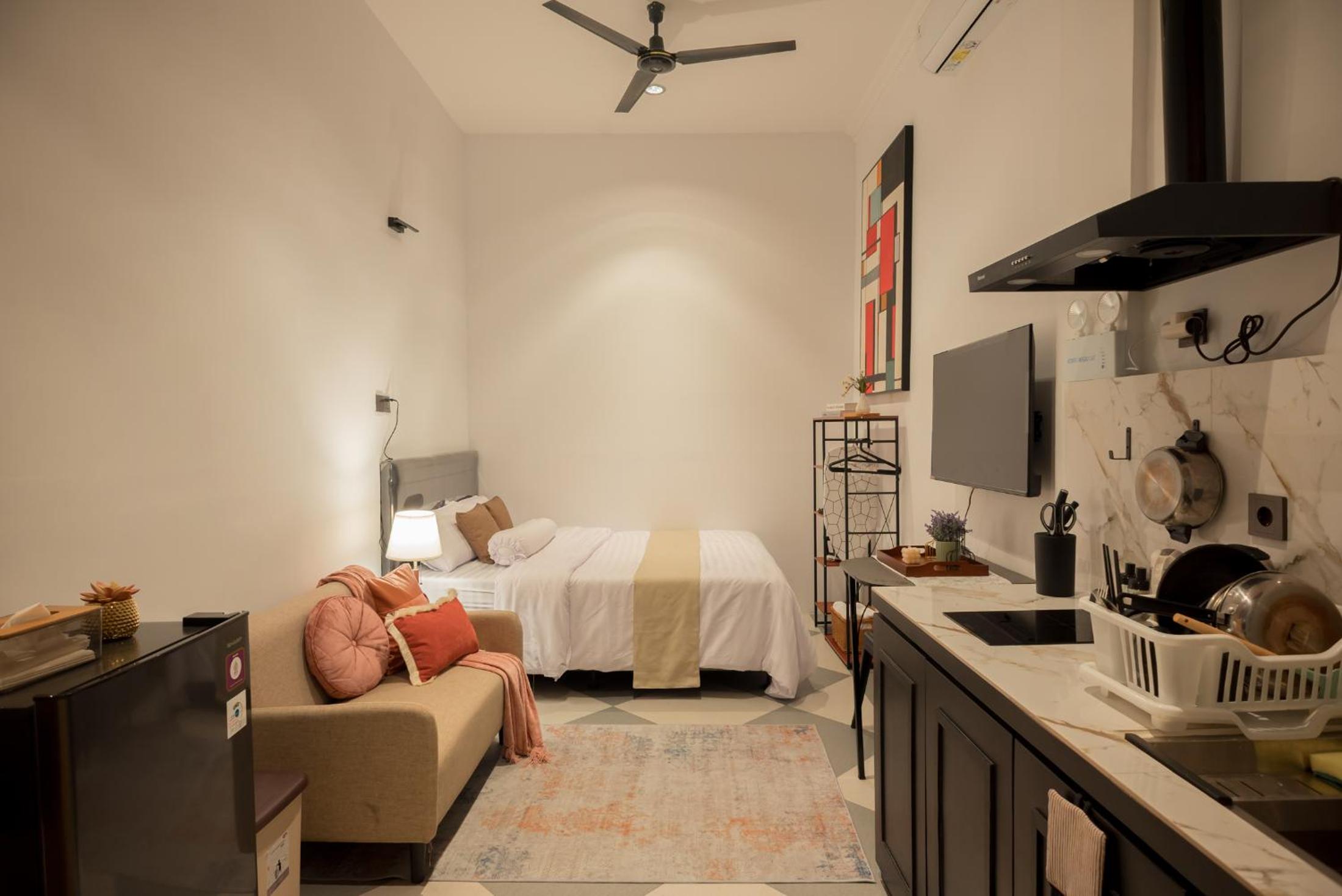 Central District Loft Style Studio 1B !