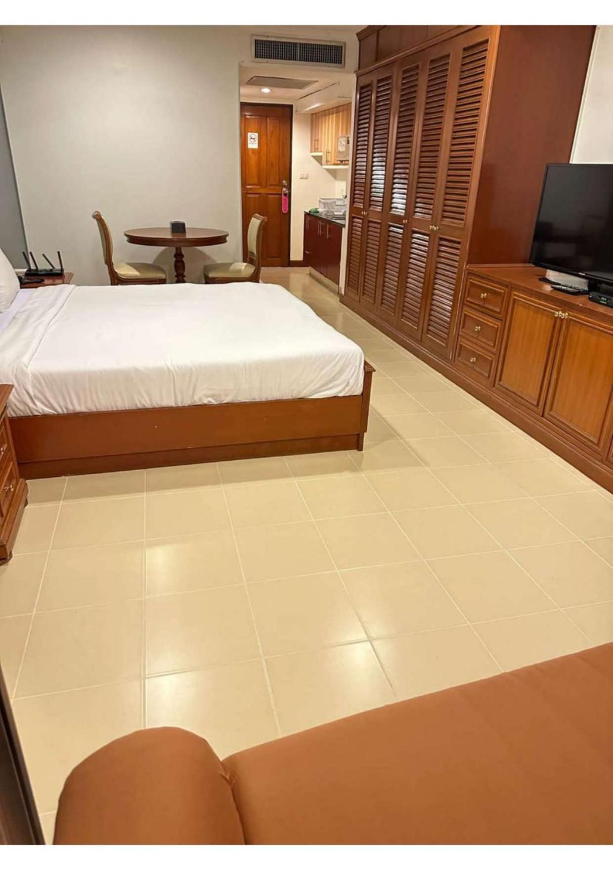 Affordable Serviced Apartments in Nana Omni Tower - Prime Sukhumvit location