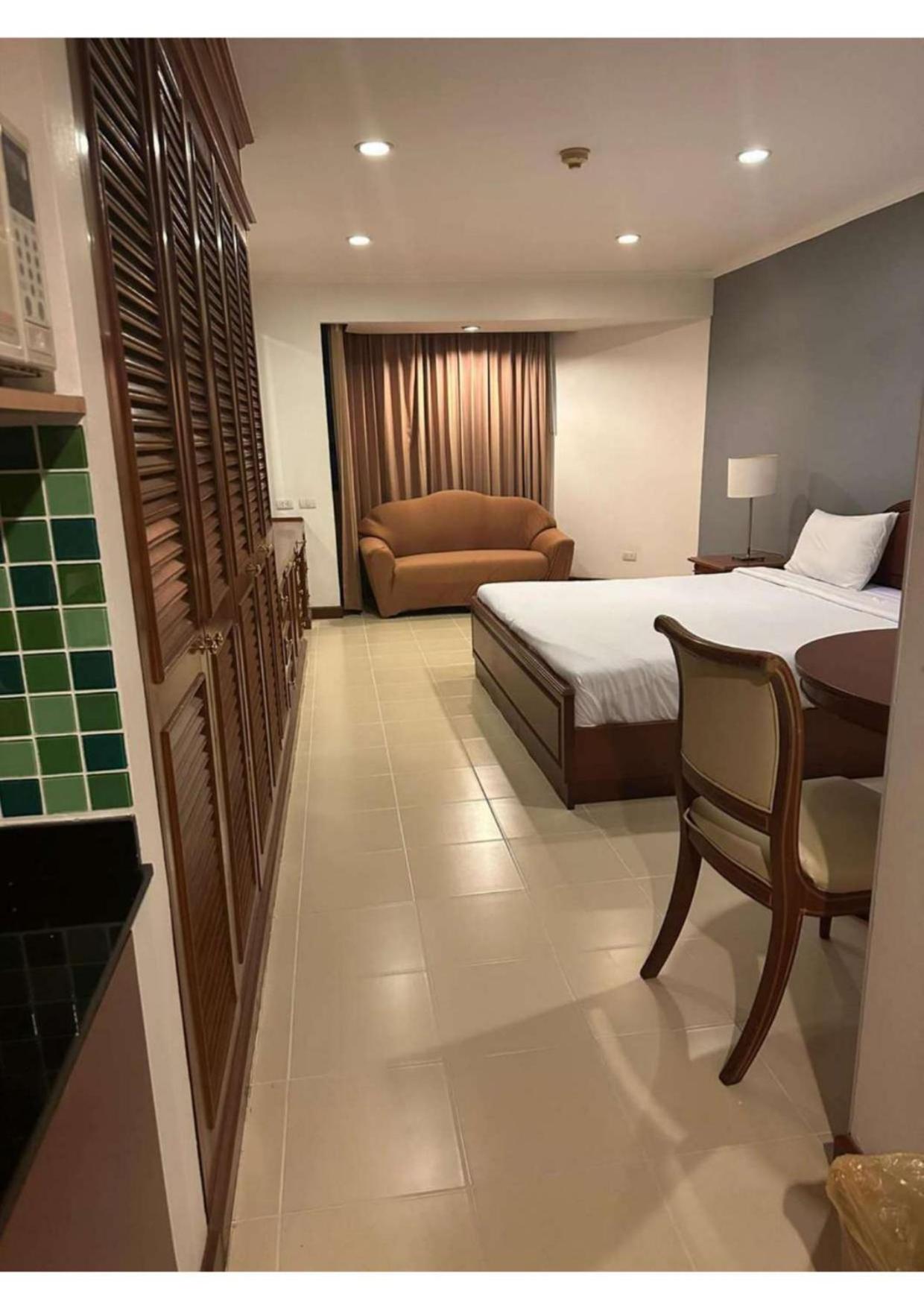 Affordable Serviced Apartments in Nana Omni Tower - Prime Sukhumvit location