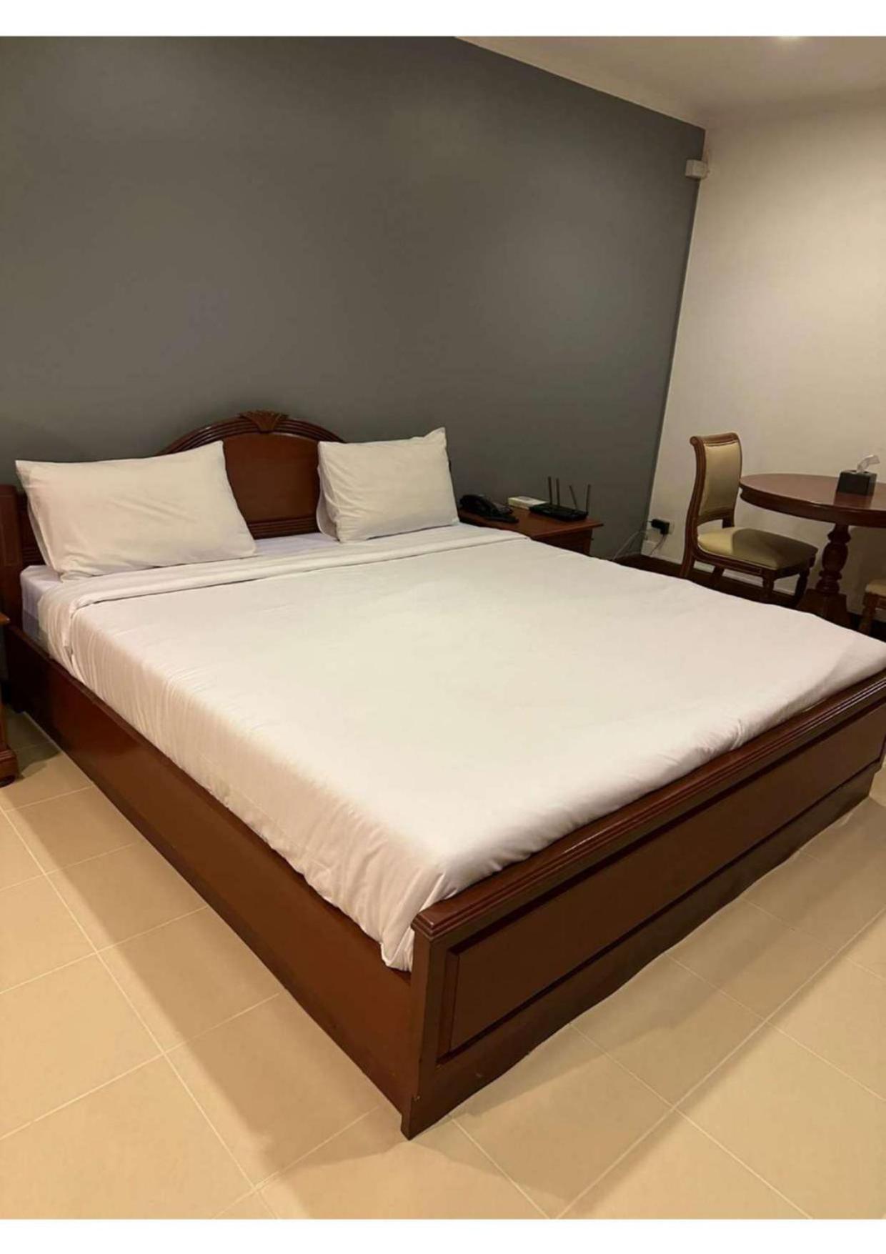 Affordable Serviced Apartments in Nana Omni Tower - Prime Sukhumvit location