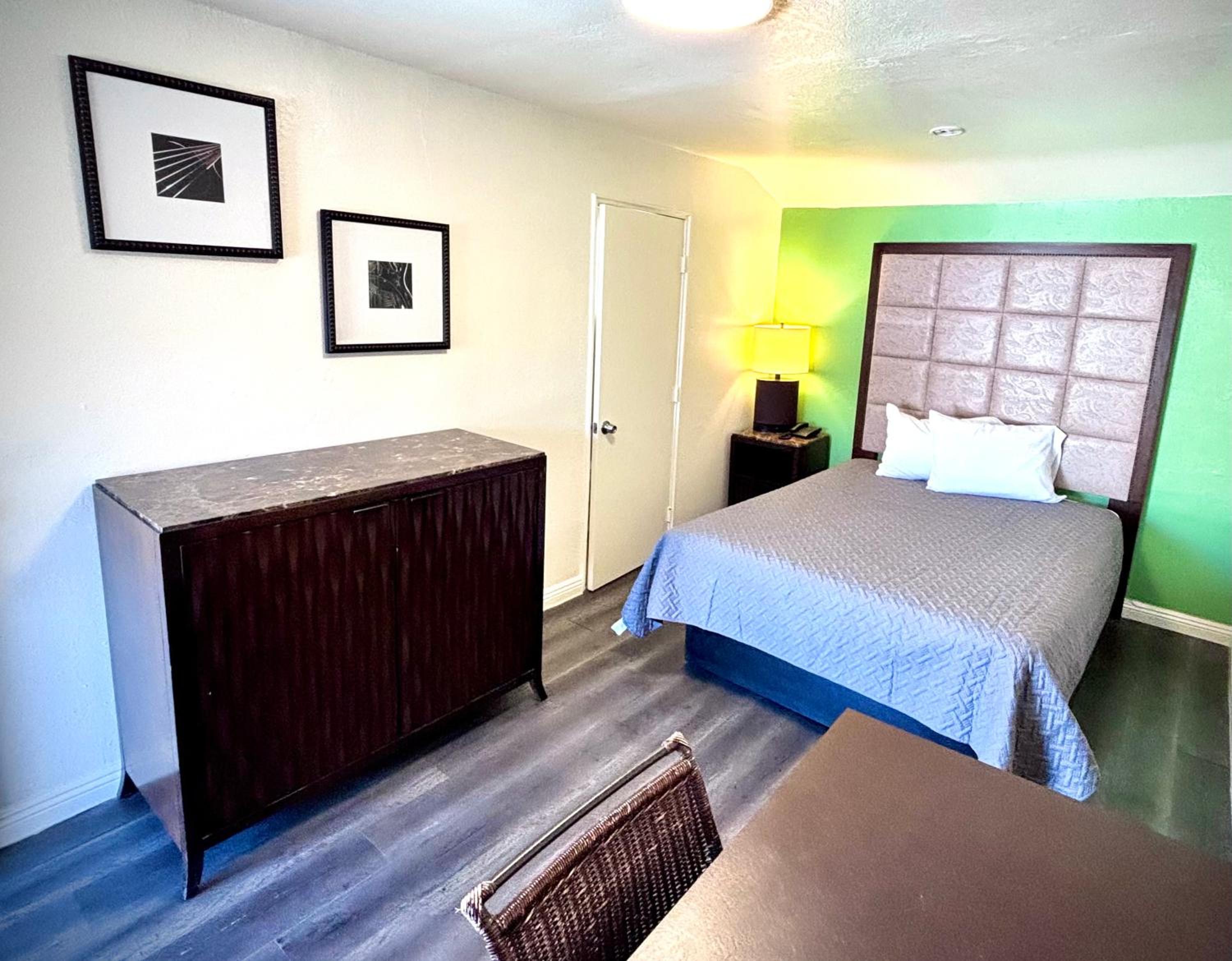 The Crest Motel