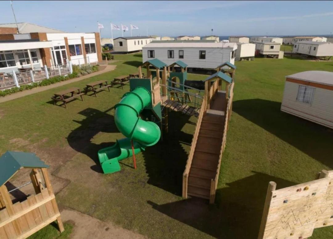 Sea Bliss Beachfront Caravan, 2 Bed King Ensuite, Sleeps 6, Wrap Decking, Crimdon Dene