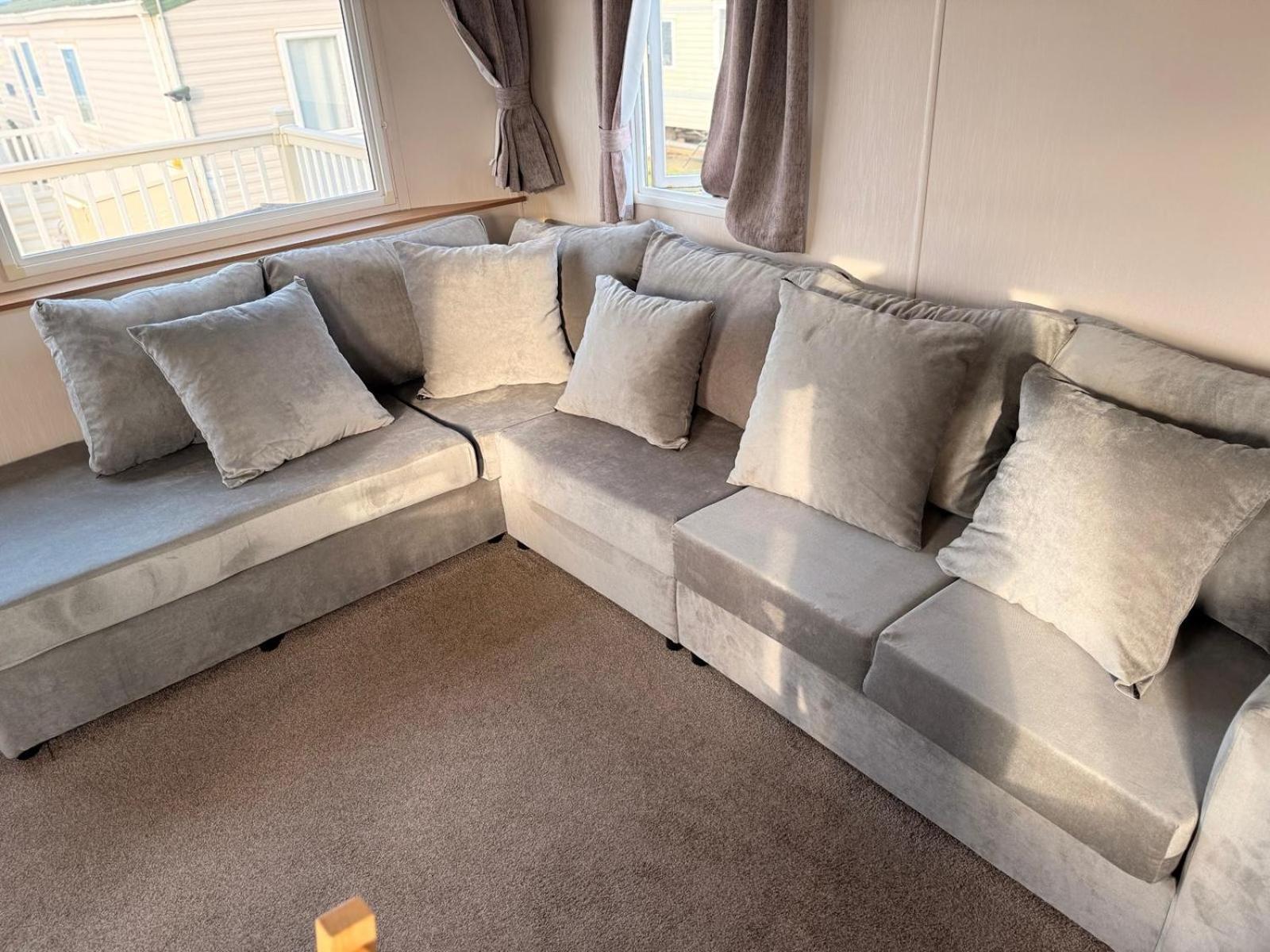 Sea Bliss Beachfront Caravan, 2 Bed King Ensuite, Sleeps 6, Wrap Decking, Crimdon Dene