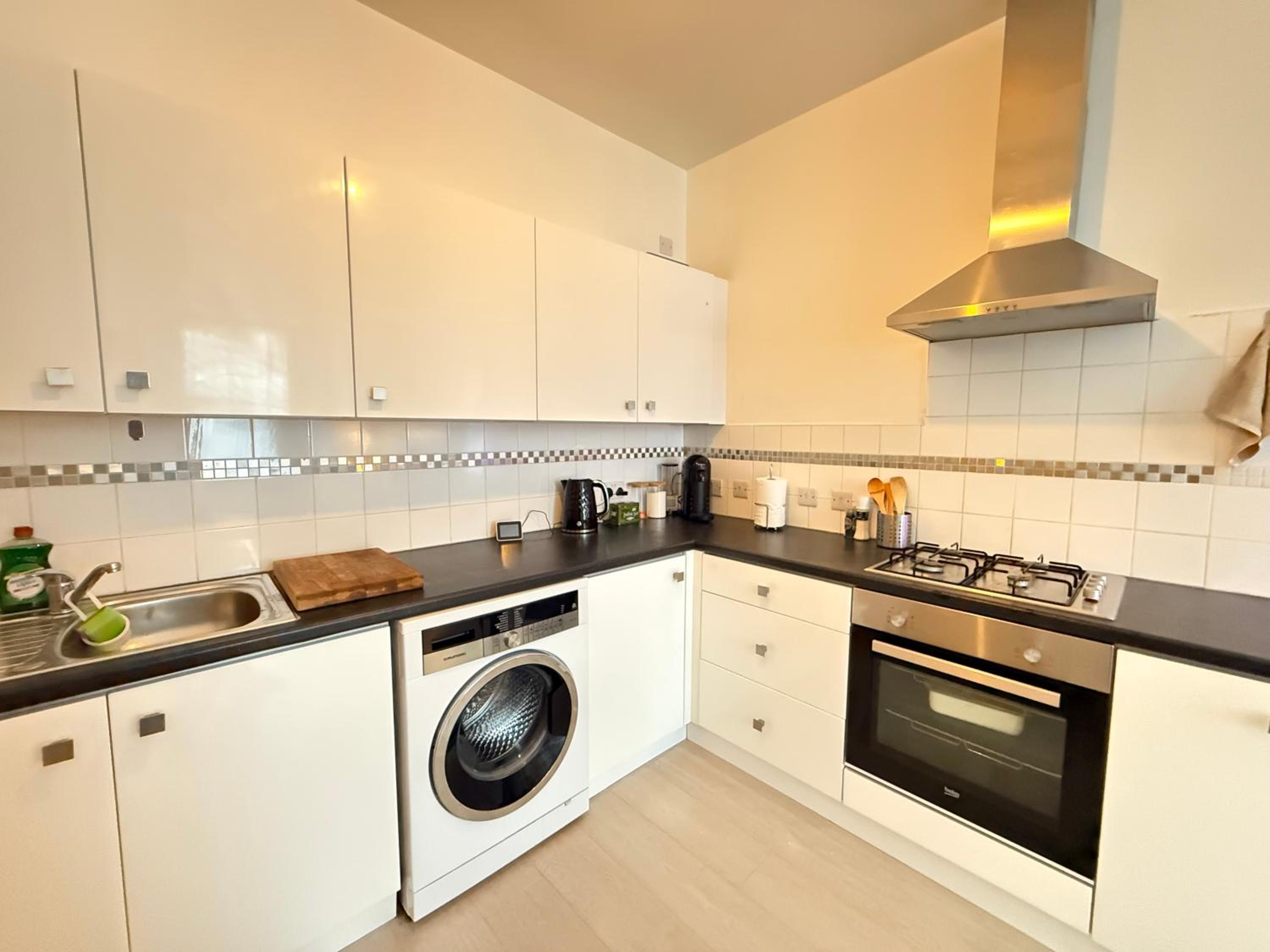 Central, Cozy and Stylish 2-Bed Apartment