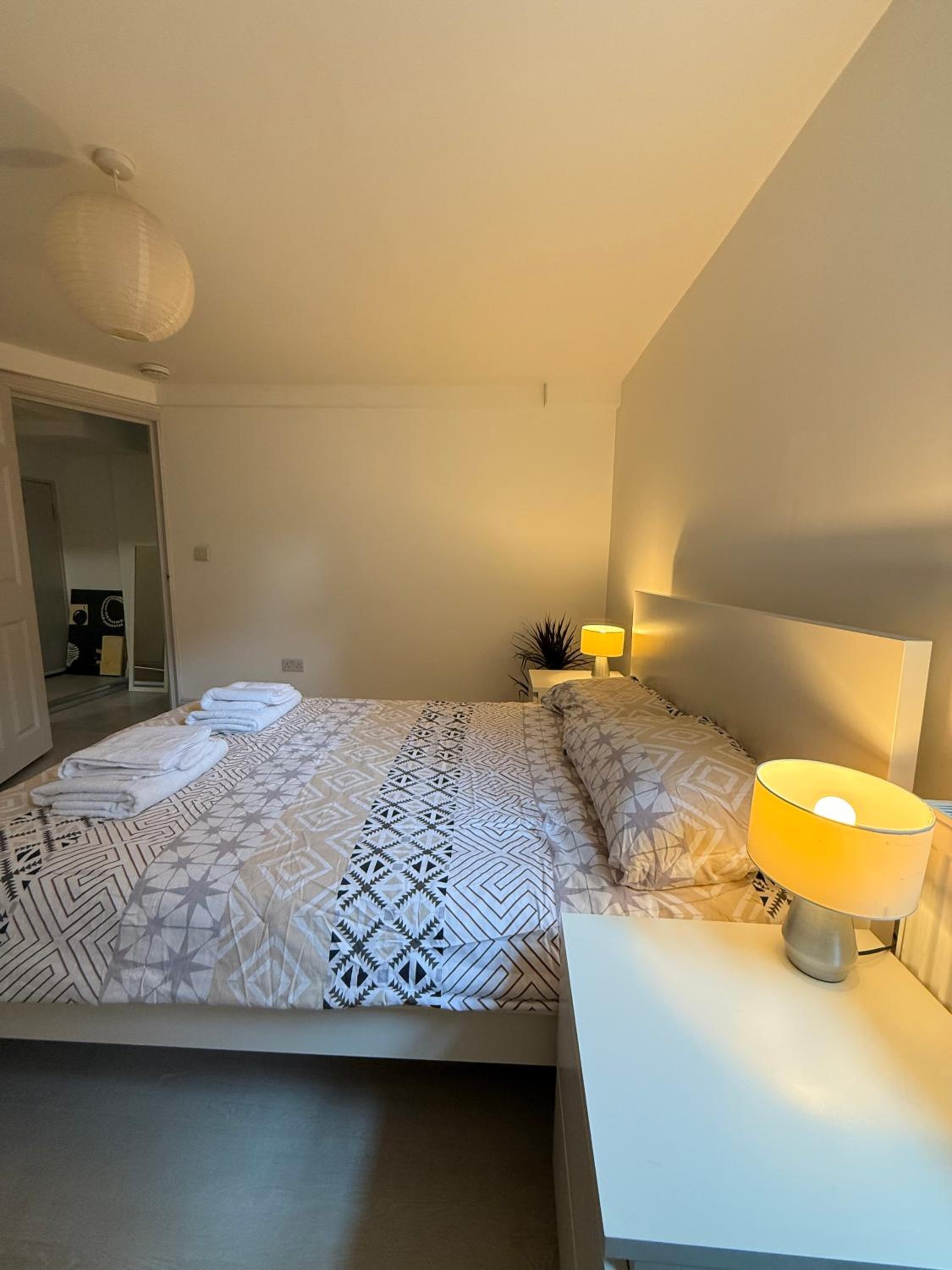 Central, Cozy and Stylish 2-Bed Apartment