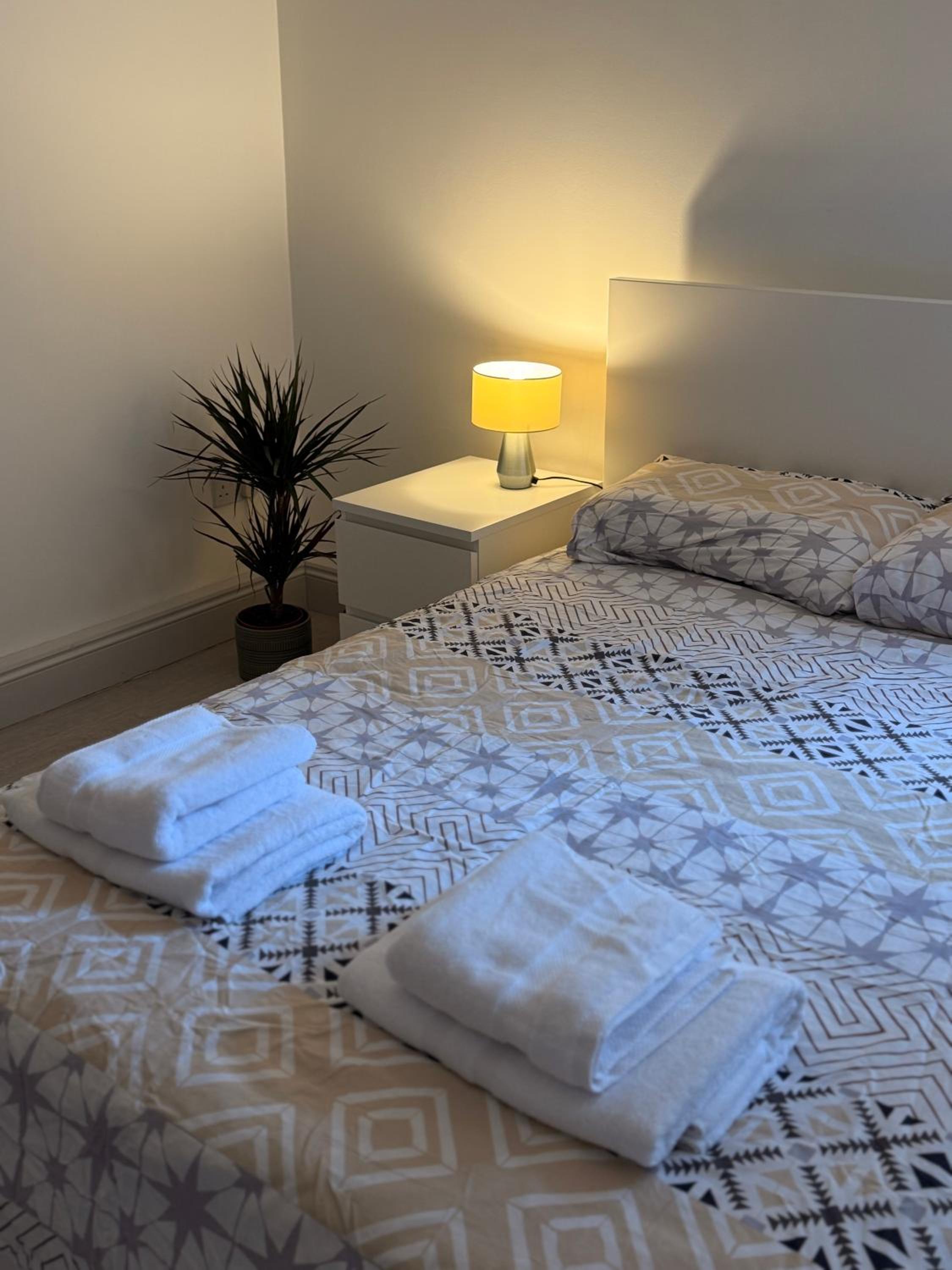 Central, Cozy and Stylish 2-Bed Apartment