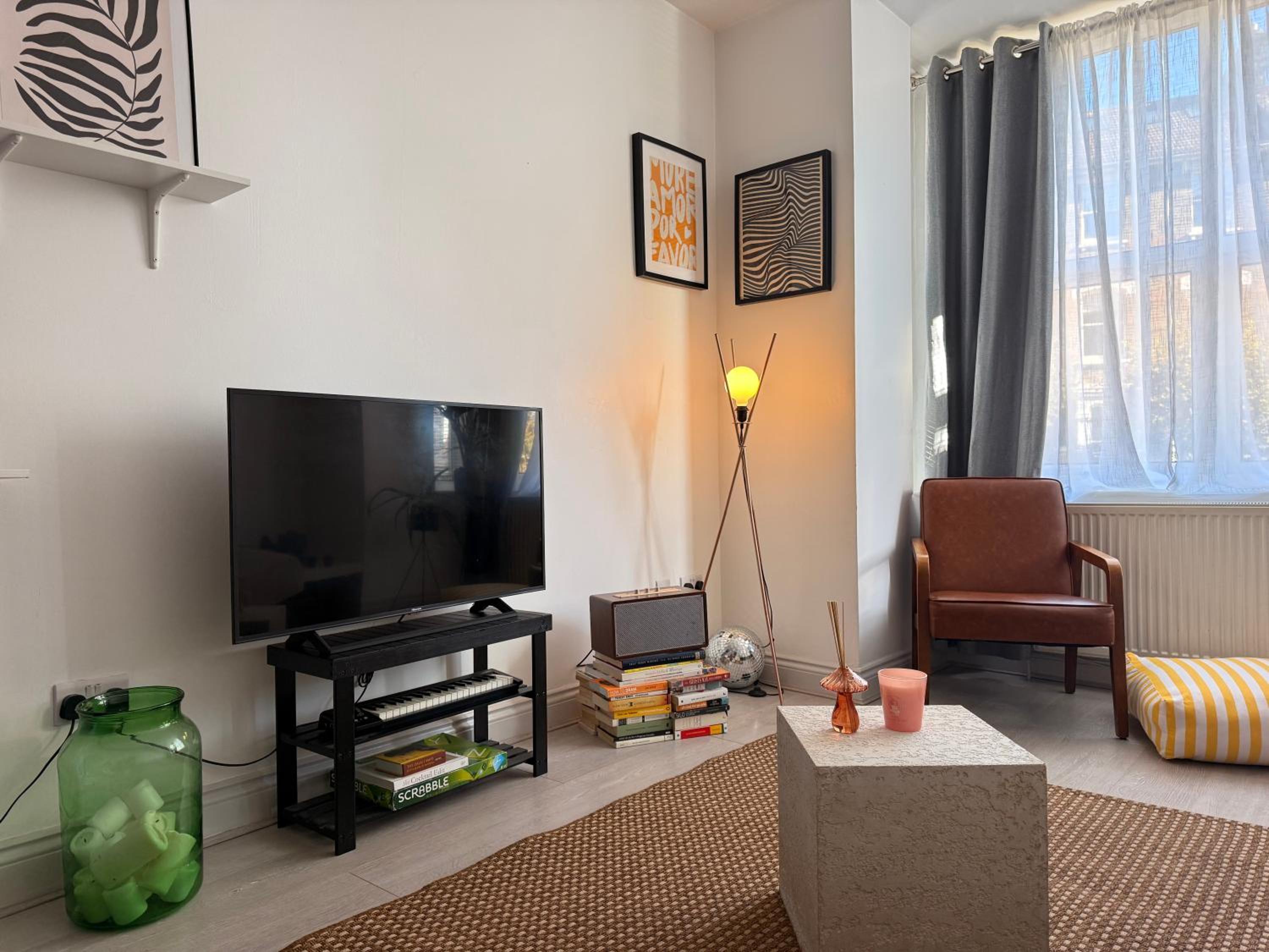 Central, Cozy and Stylish 2-Bed Apartment