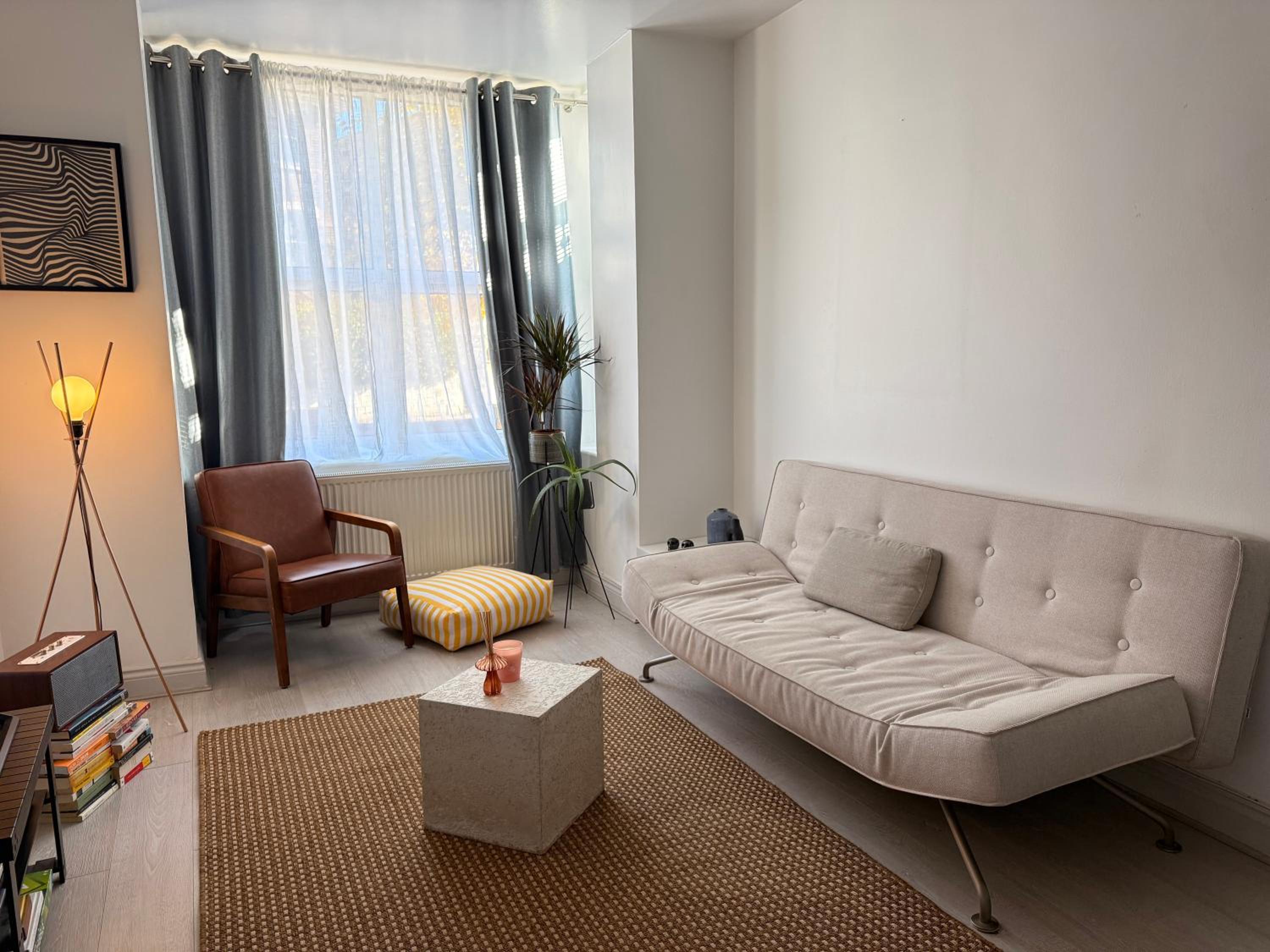 Central, Cozy and Stylish 2-Bed Apartment
