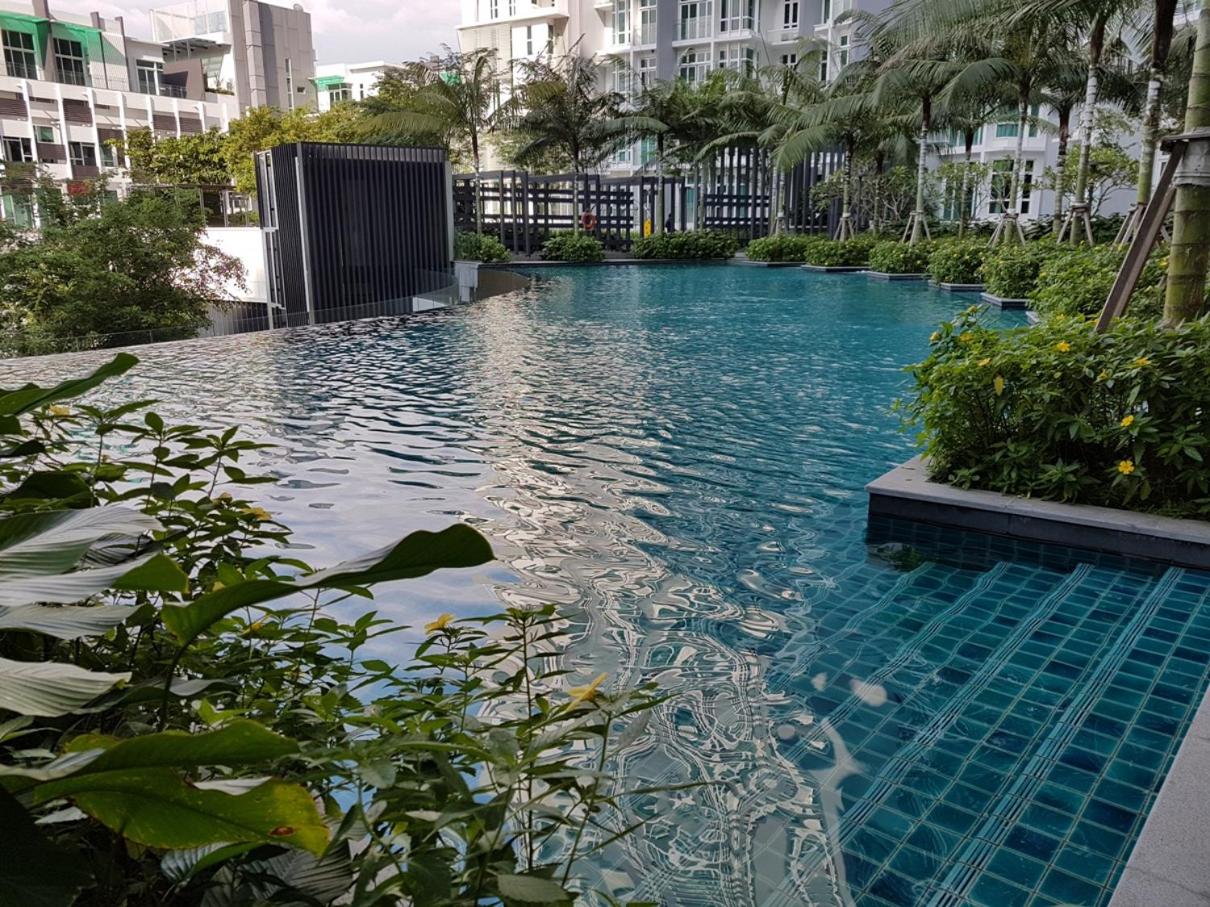 Holi 1Medini Themed Suites