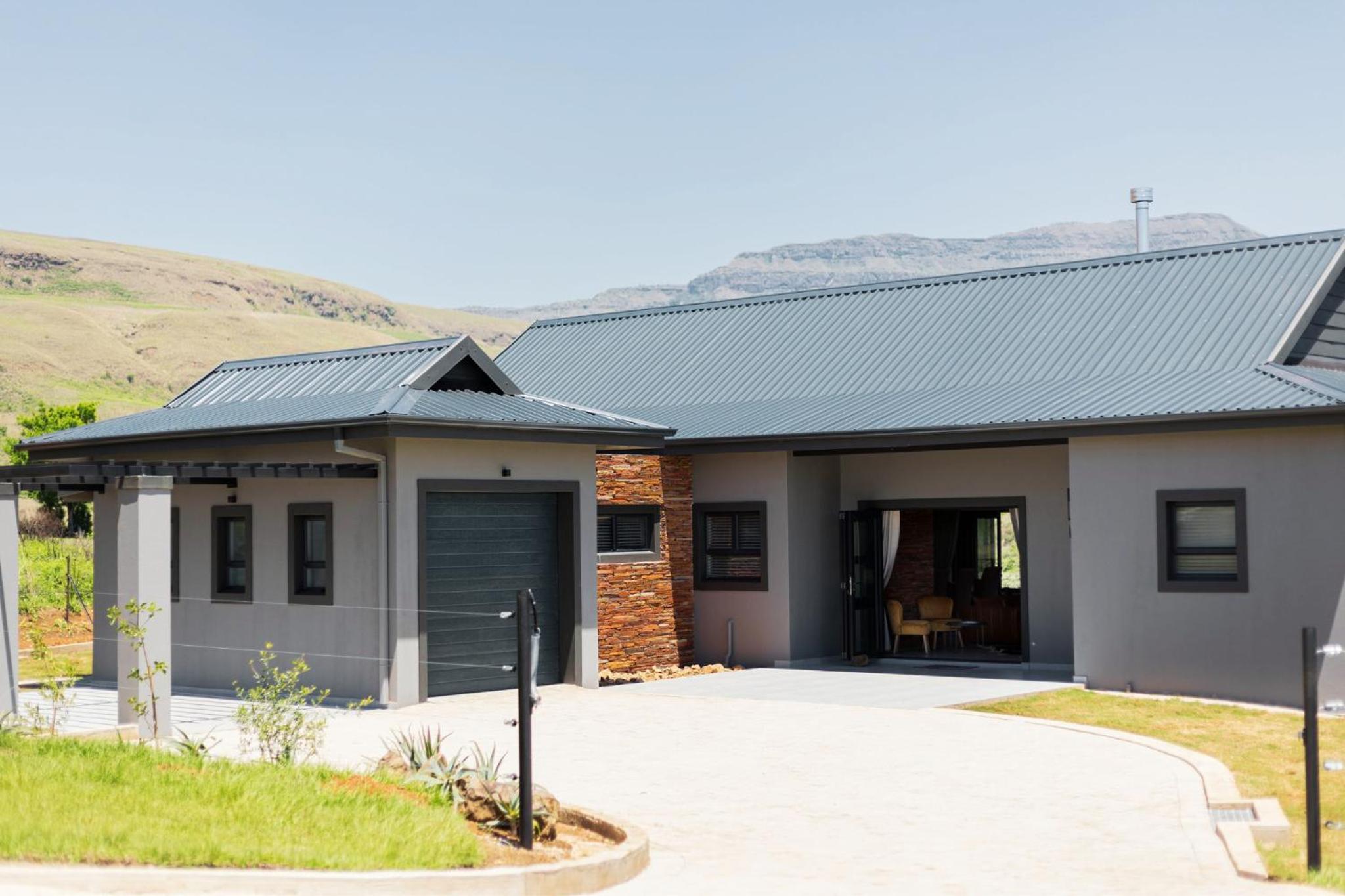 Luxury 4BR Drakensberg Home Private Pool and Braai