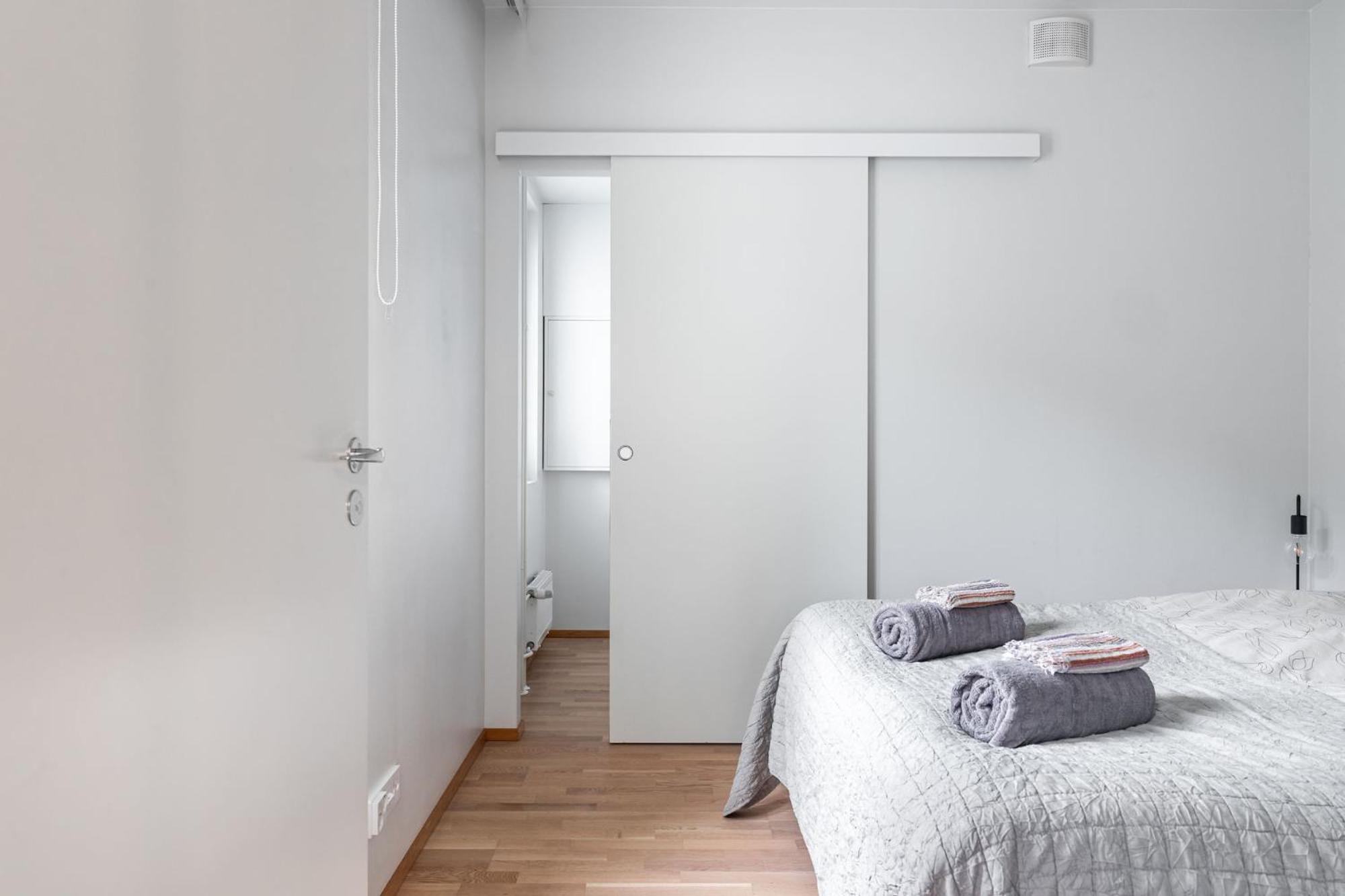 1BR Apartment with Sauna, Balcony & Free Parking
