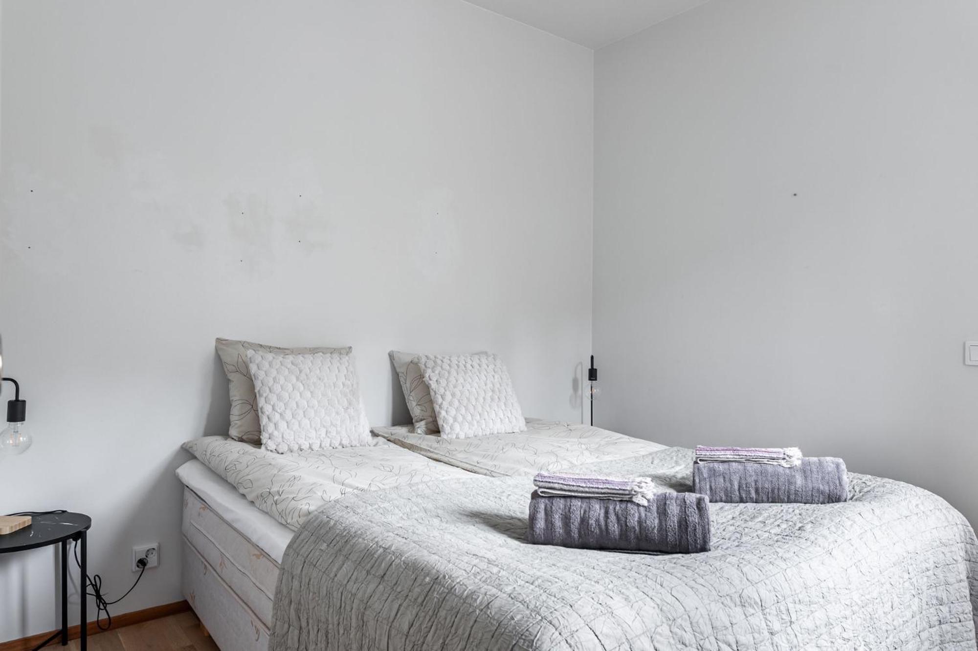 1BR Apartment with Sauna, Balcony & Free Parking