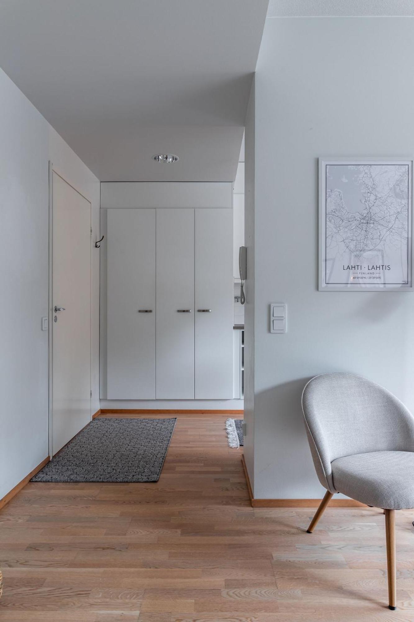 1BR Apartment with Sauna, Balcony & Free Parking