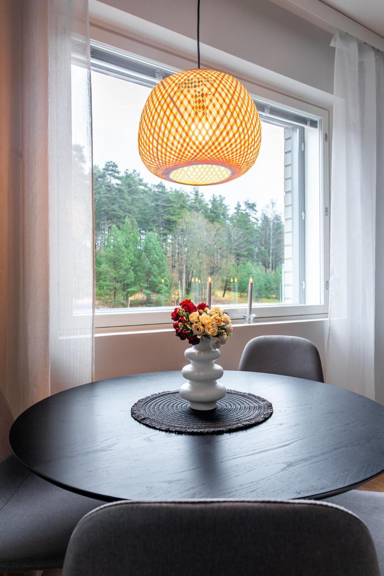 1BR Apartment with Sauna, Balcony & Free Parking