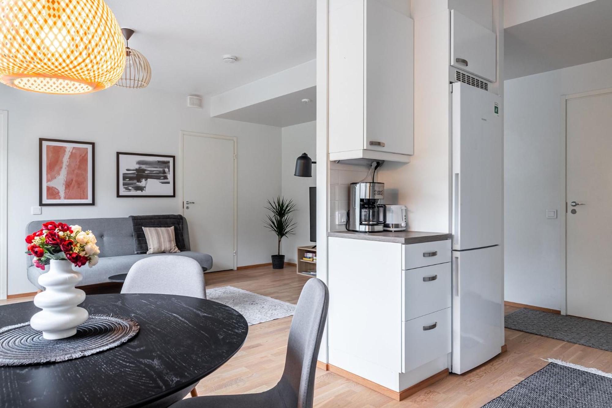 1BR Apartment with Sauna, Balcony & Free Parking
