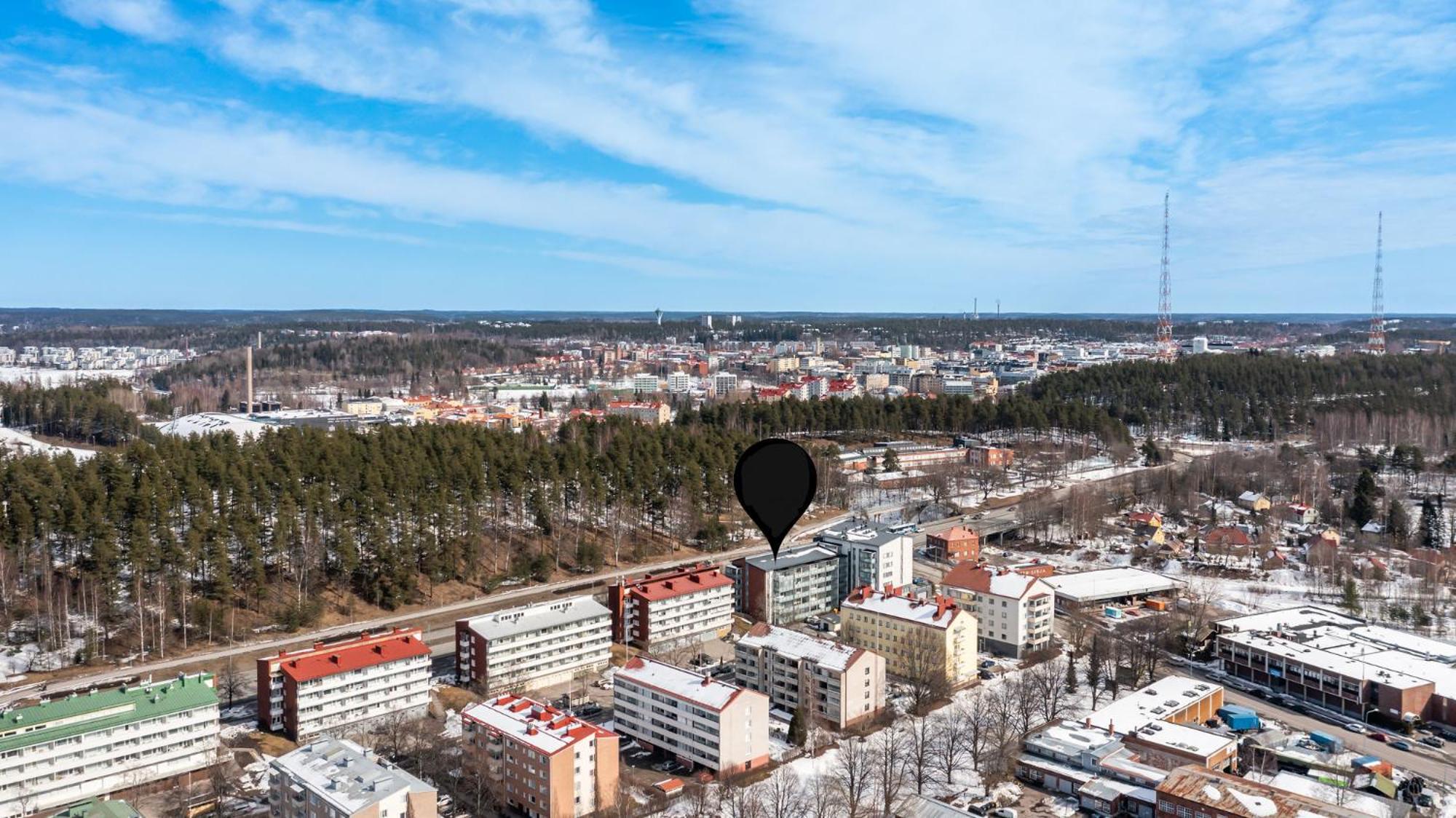 1BR Apartment with Sauna, Balcony & Free Parking
