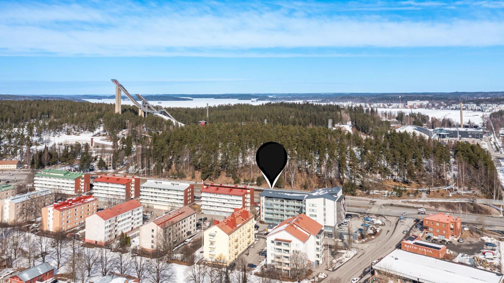 1BR Apartment with Sauna, Balcony & Free Parking