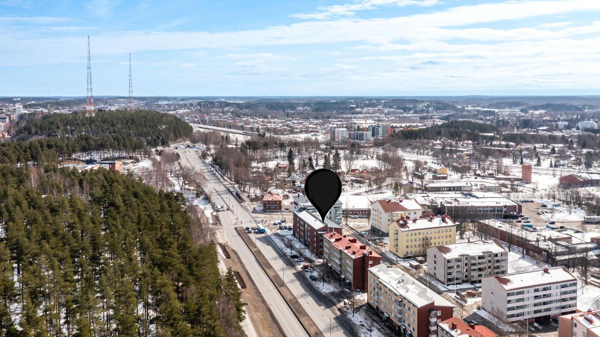 1BR Apartment with Sauna, Balcony & Free Parking