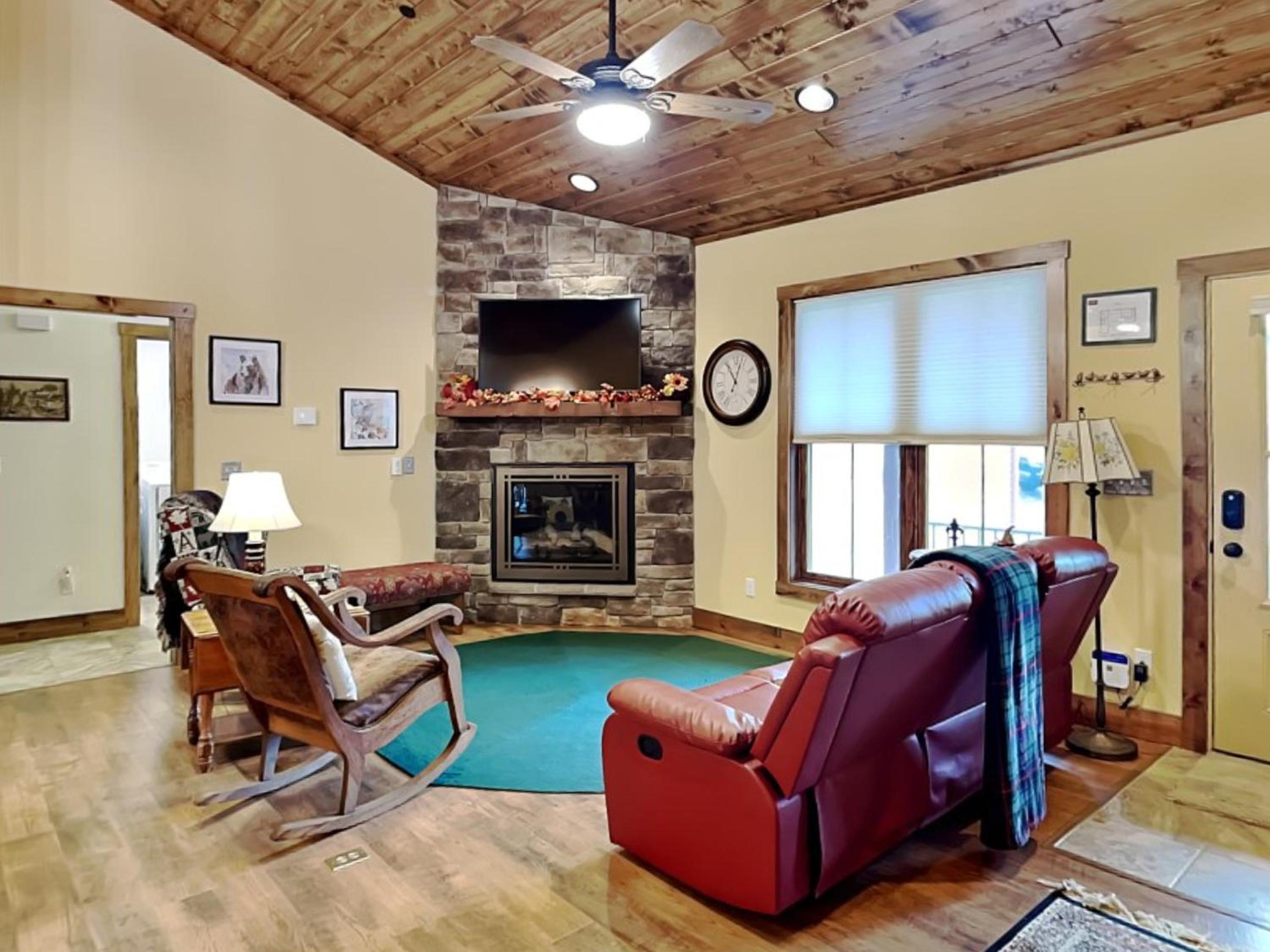 Buzzy Bee Lodge