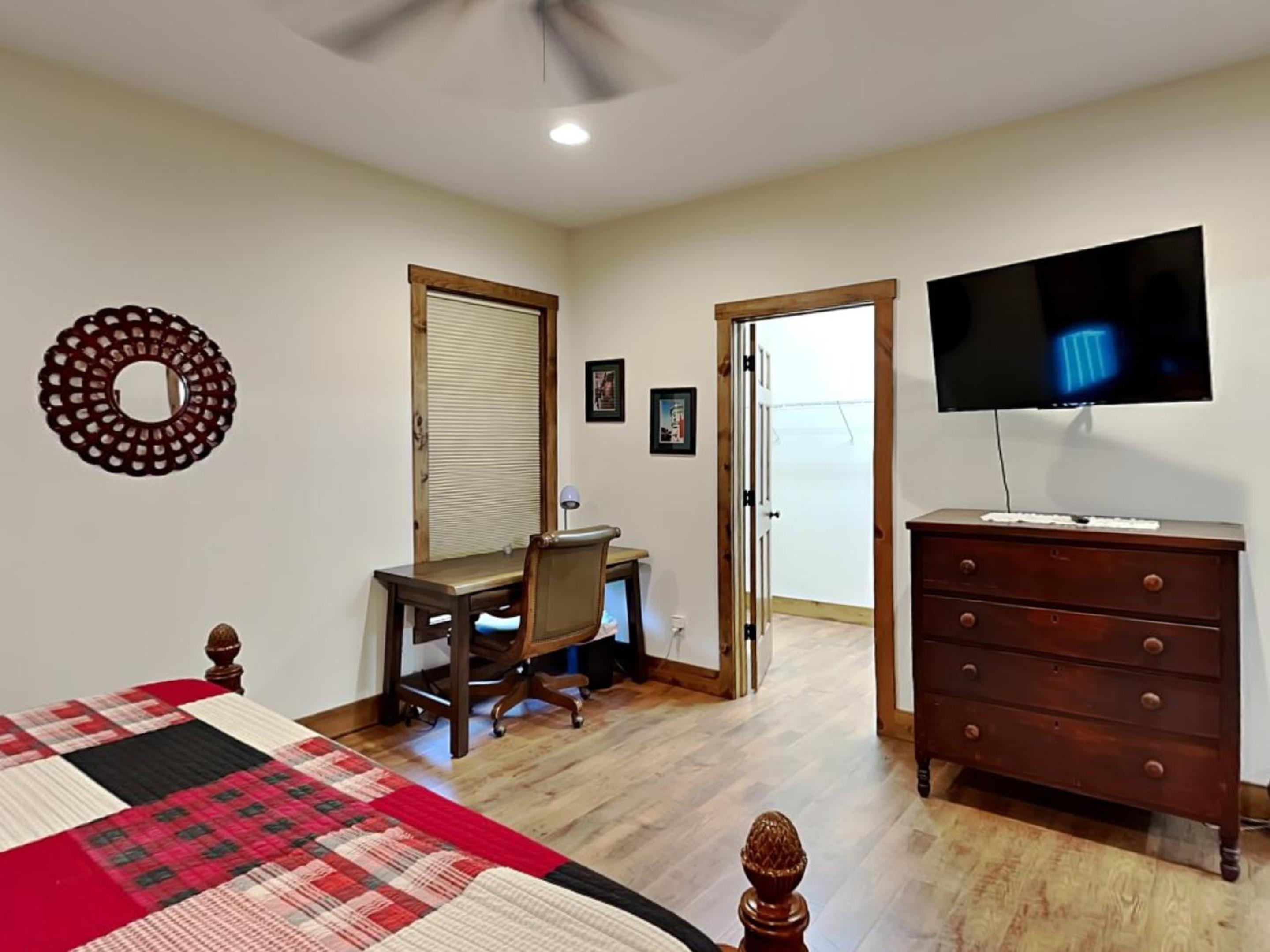 Buzzy Bee Lodge