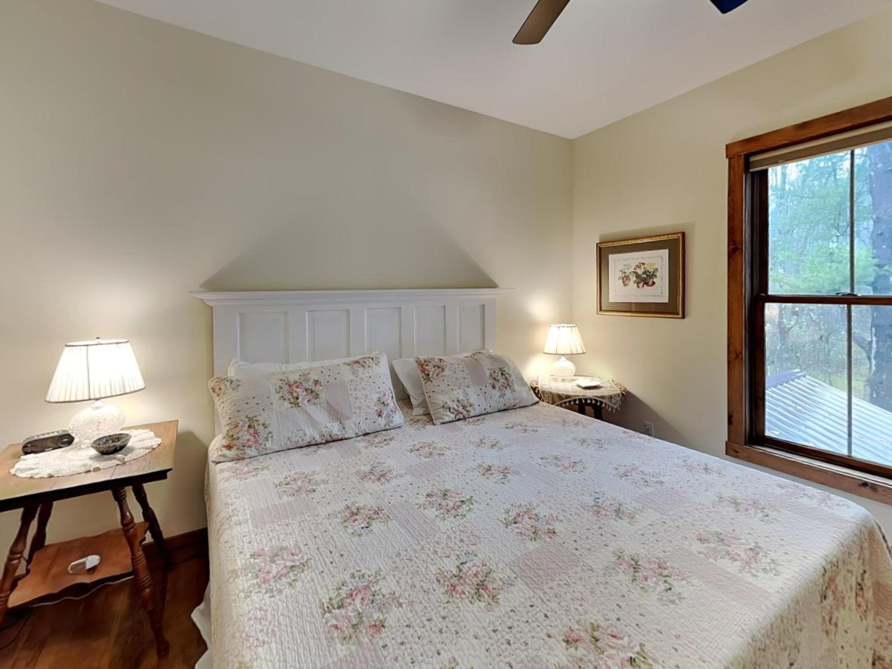 Buzzy Bee Lodge